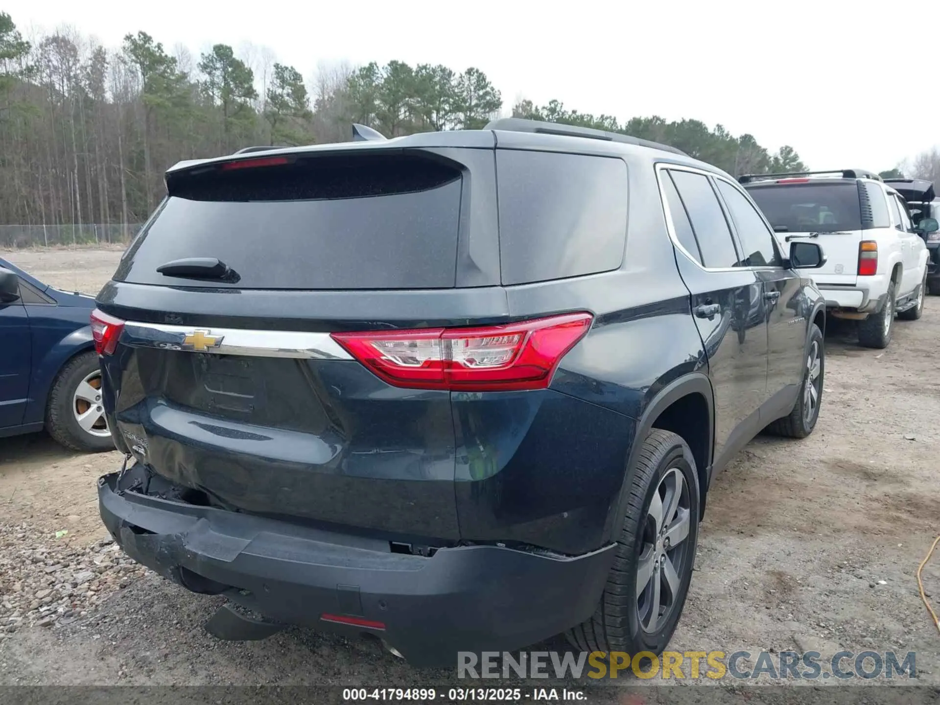 4 Photograph of a damaged car 1GNEVHKW6MJ214098 CHEVROLET TRAVERSE 2021
