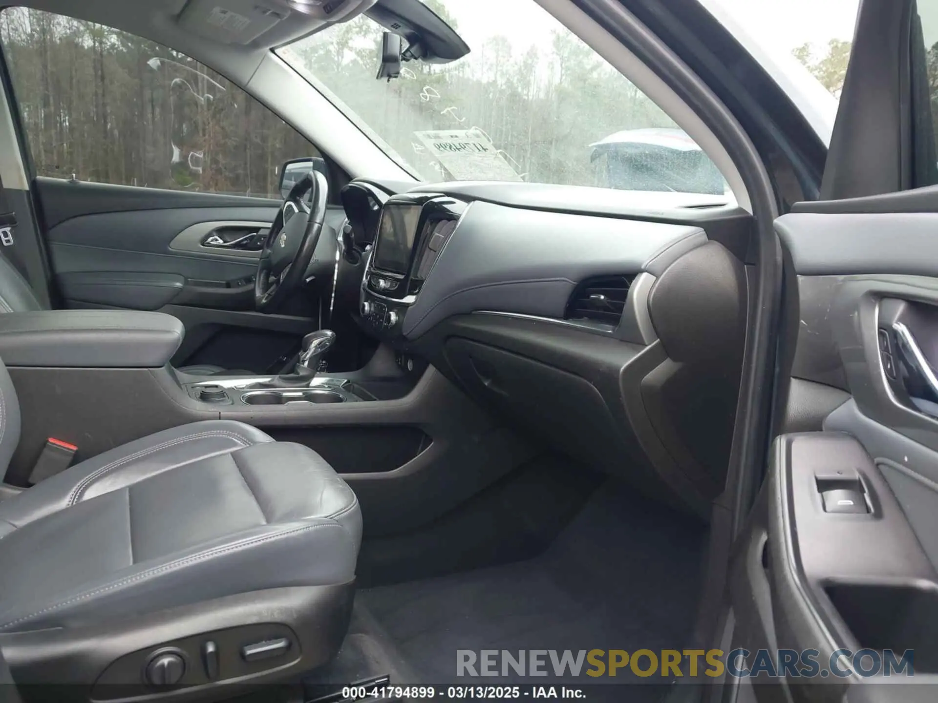 5 Photograph of a damaged car 1GNEVHKW6MJ214098 CHEVROLET TRAVERSE 2021