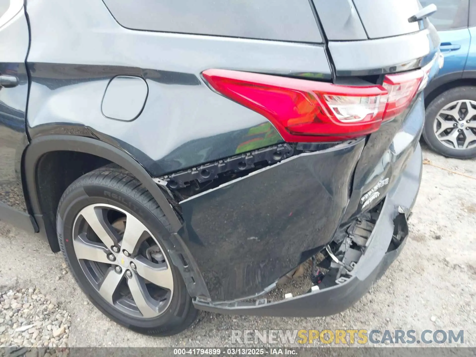 6 Photograph of a damaged car 1GNEVHKW6MJ214098 CHEVROLET TRAVERSE 2021