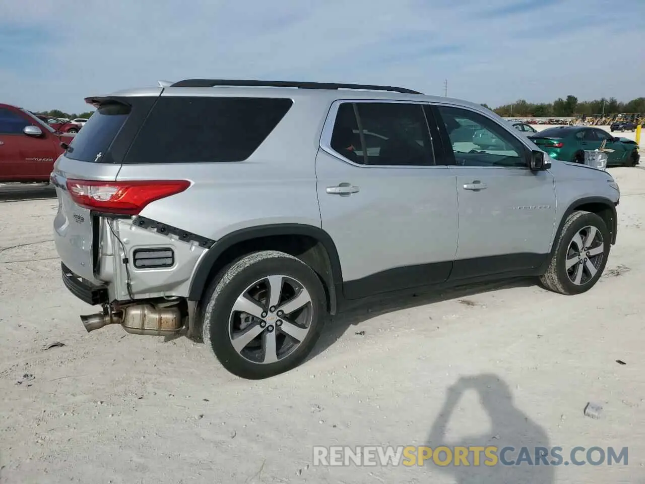3 Photograph of a damaged car 1GNEVHKW8MJ207573 CHEVROLET TRAVERSE 2021
