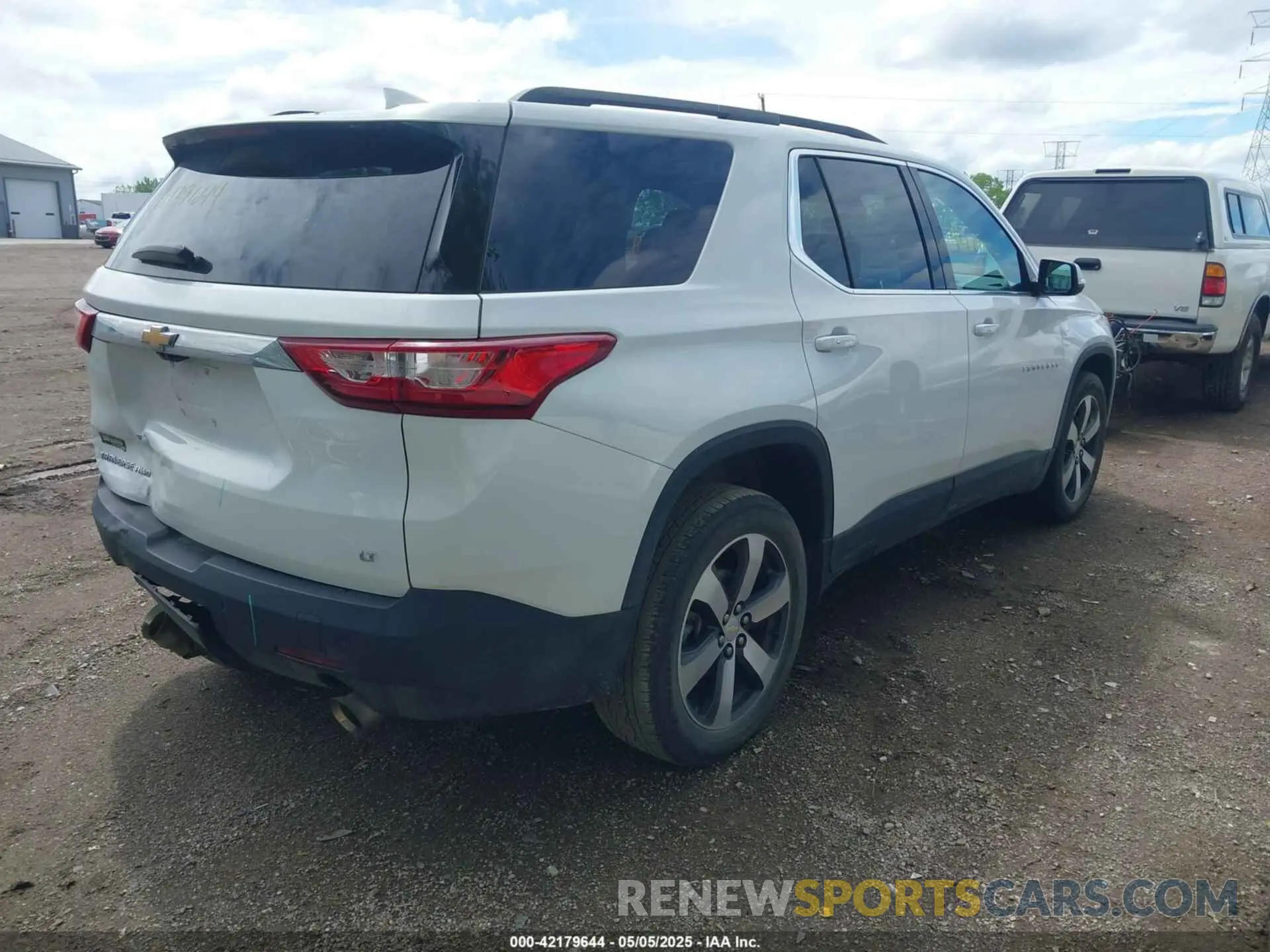 4 Photograph of a damaged car 1GNEVHKWXMJ140149 CHEVROLET TRAVERSE 2021