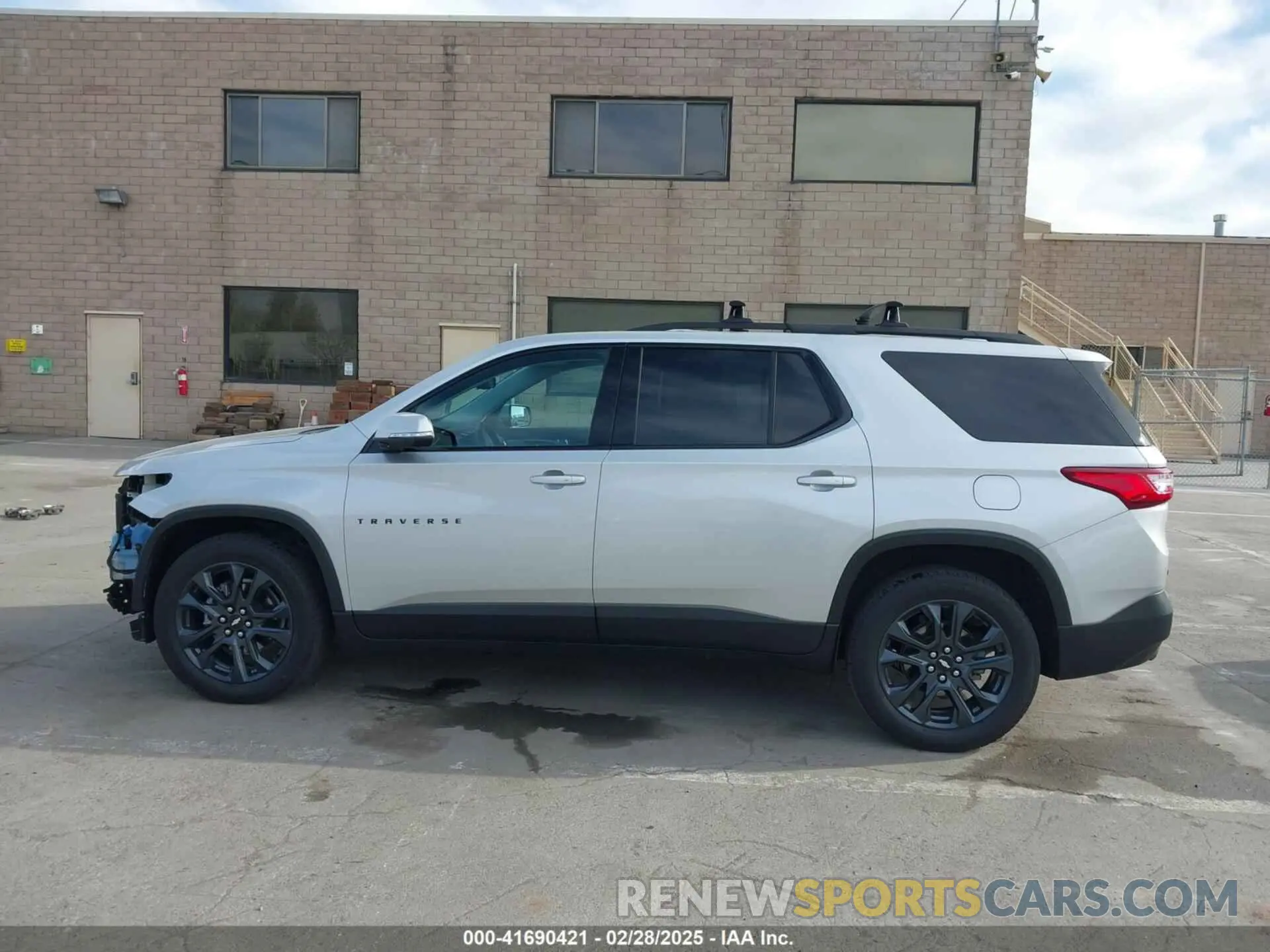 15 Photograph of a damaged car 1GNEVJKW1MJ183186 CHEVROLET TRAVERSE 2021