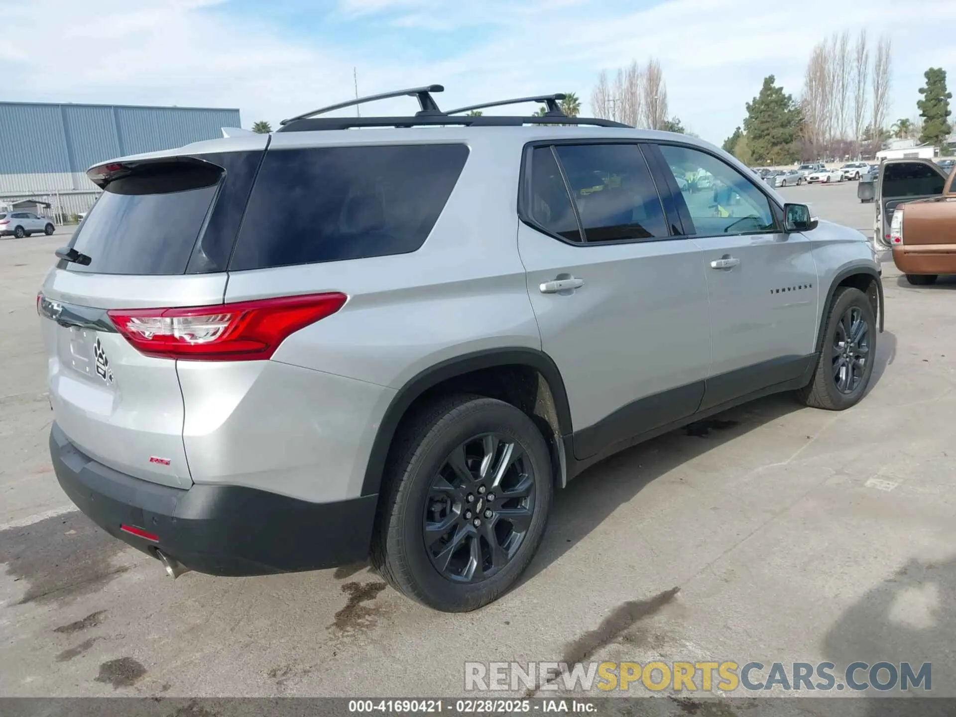 4 Photograph of a damaged car 1GNEVJKW1MJ183186 CHEVROLET TRAVERSE 2021