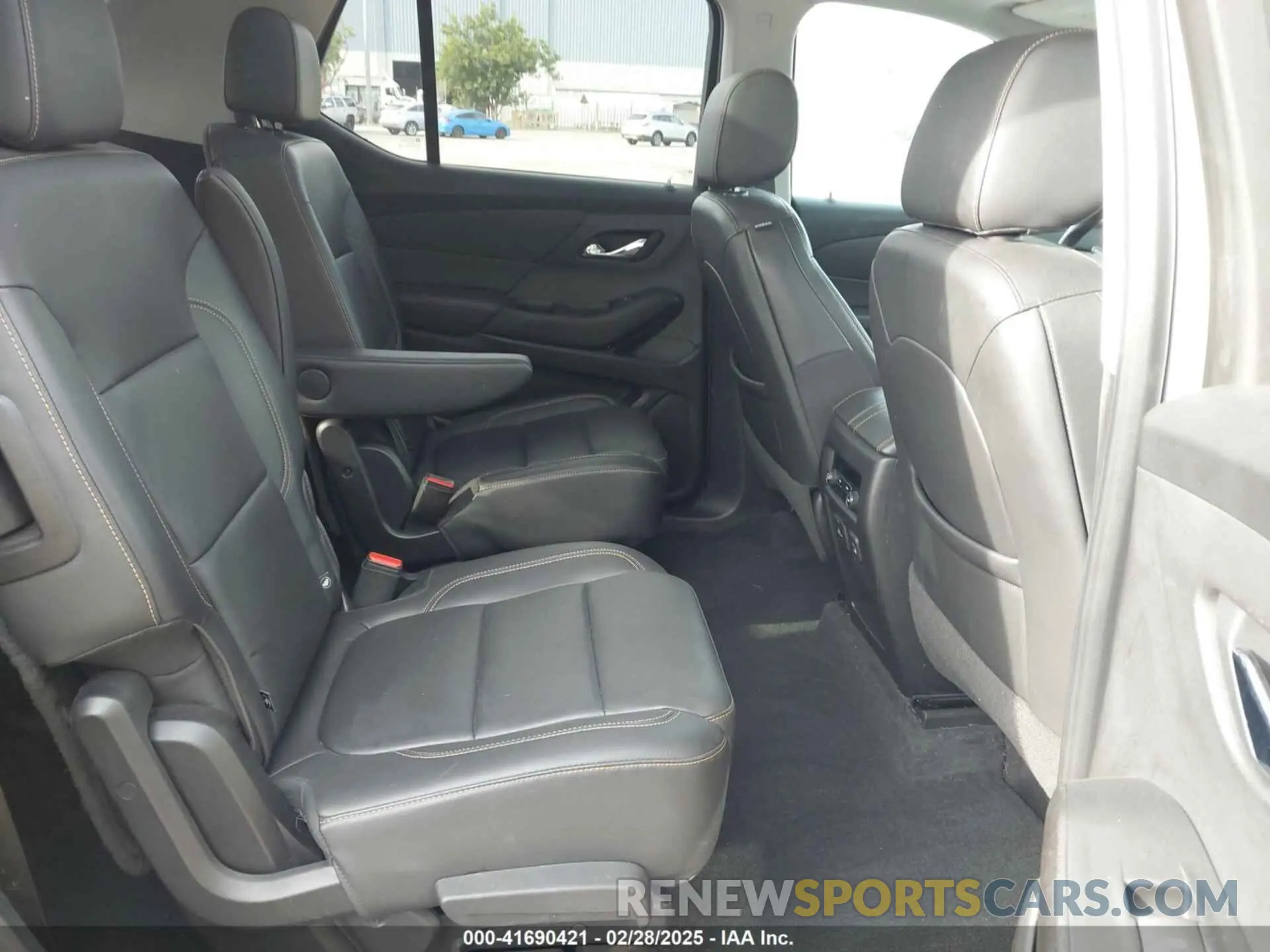 8 Photograph of a damaged car 1GNEVJKW1MJ183186 CHEVROLET TRAVERSE 2021