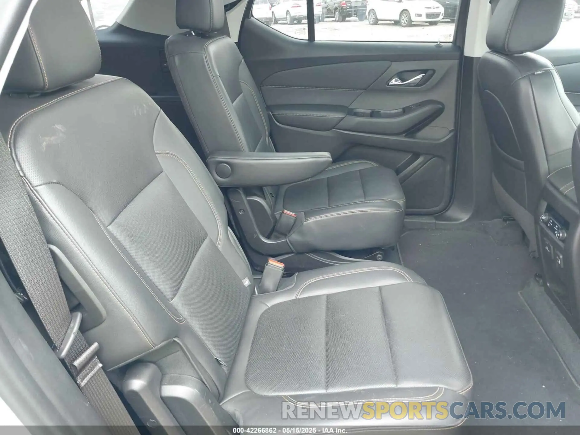 8 Photograph of a damaged car 1GNEVKKWXMJ159359 CHEVROLET TRAVERSE 2021