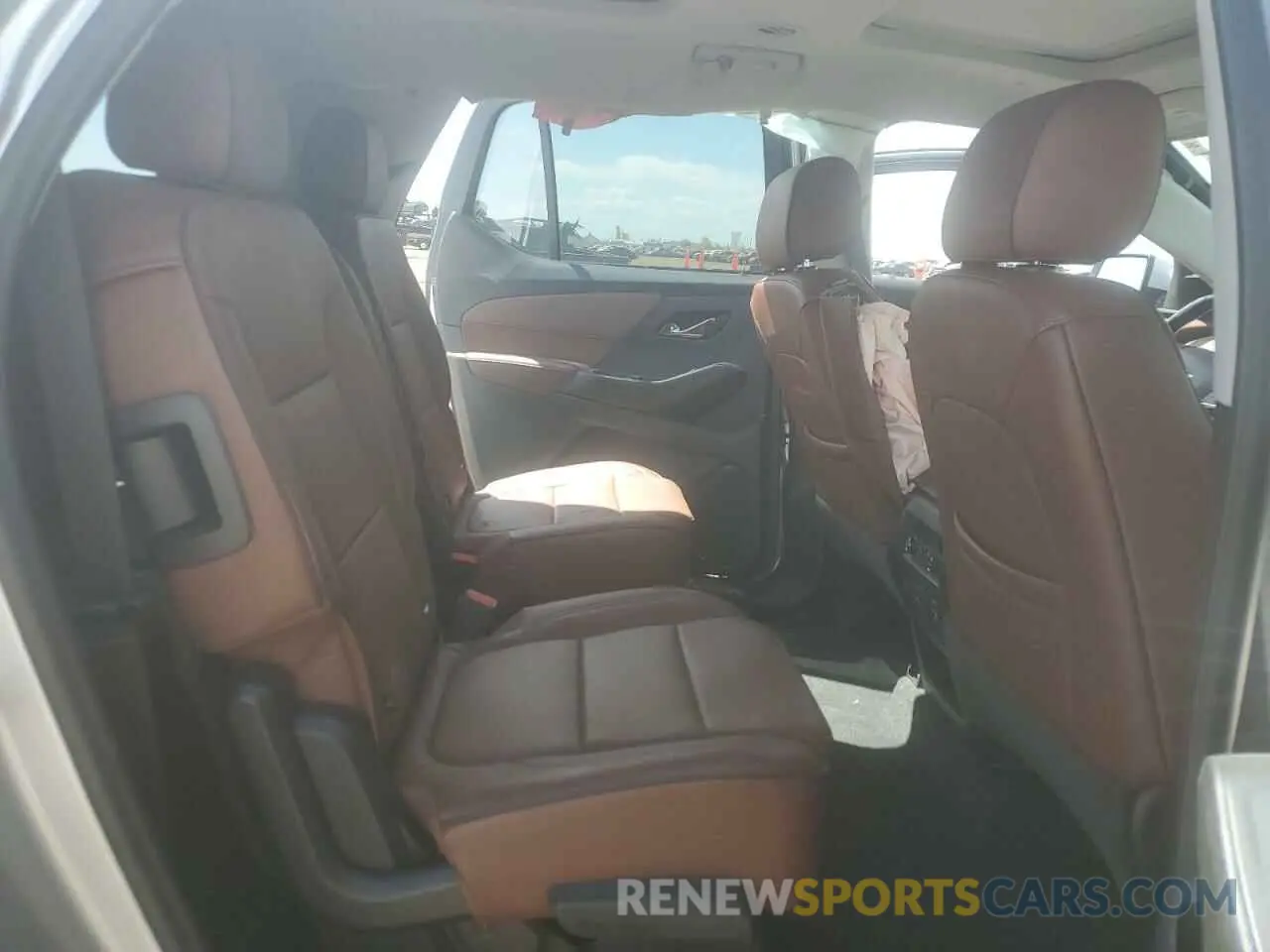 11 Photograph of a damaged car 1GNEVNKW6MJ243602 CHEVROLET TRAVERSE 2021