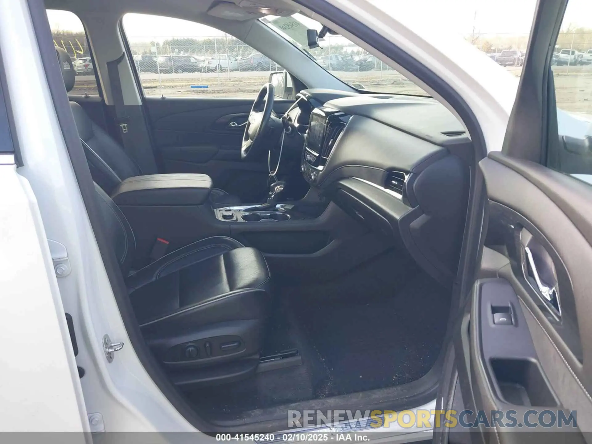 5 Photograph of a damaged car 1GNEVNKW9MJ200257 CHEVROLET TRAVERSE 2021