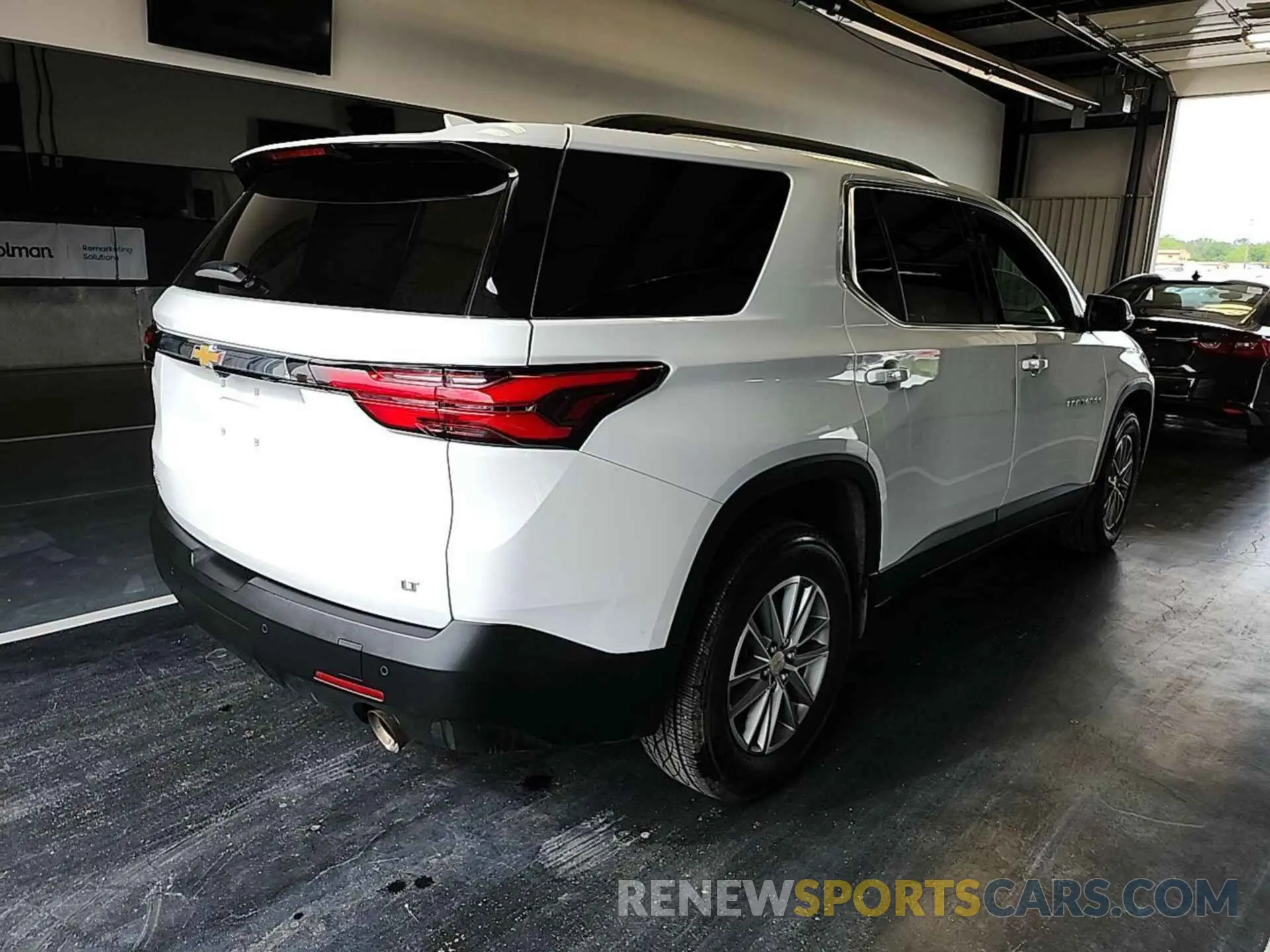11 Photograph of a damaged car 1GNERGKW0NJ157798 CHEVROLET TRAVERSE 2022