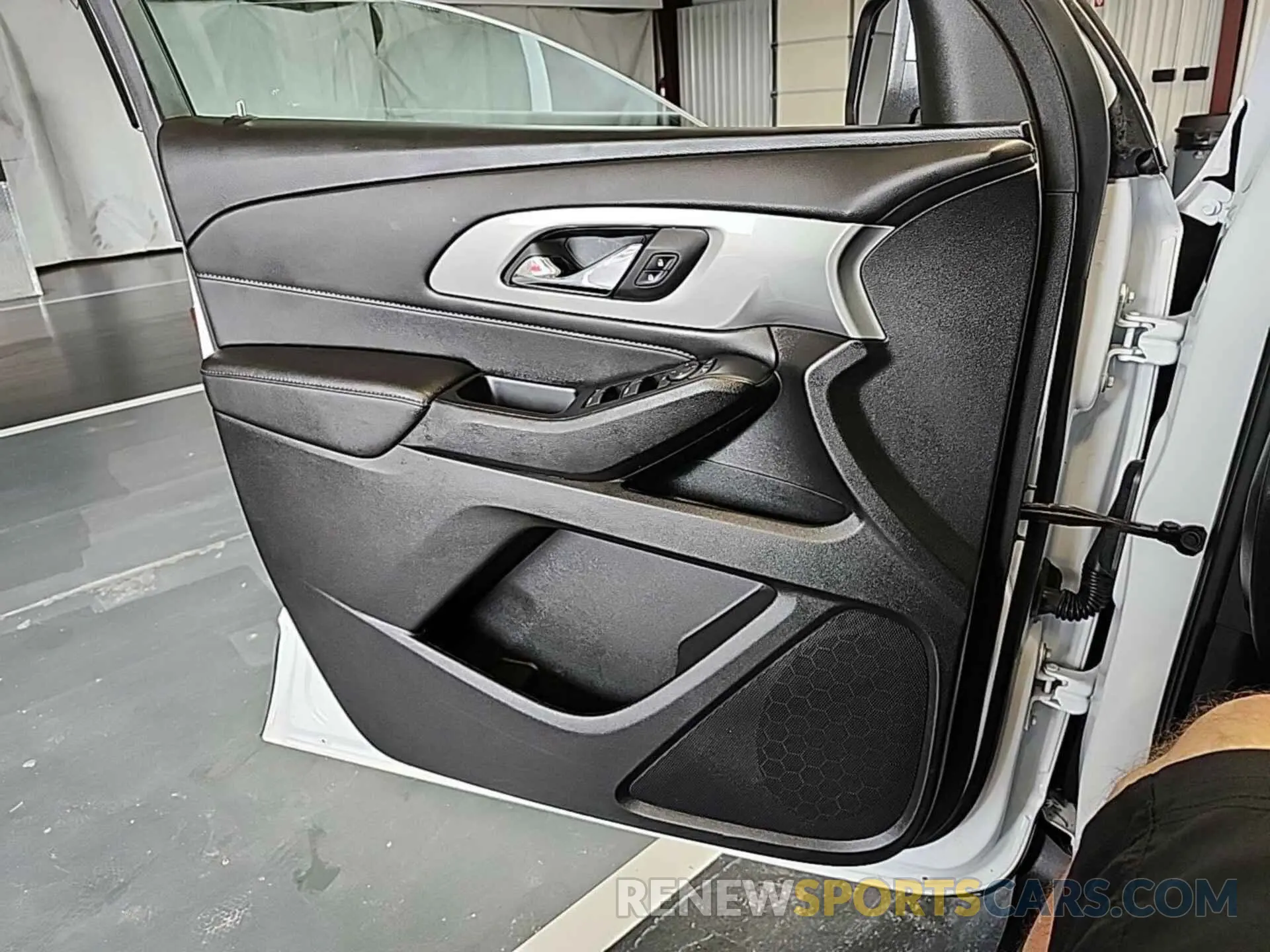 3 Photograph of a damaged car 1GNERGKW0NJ157798 CHEVROLET TRAVERSE 2022