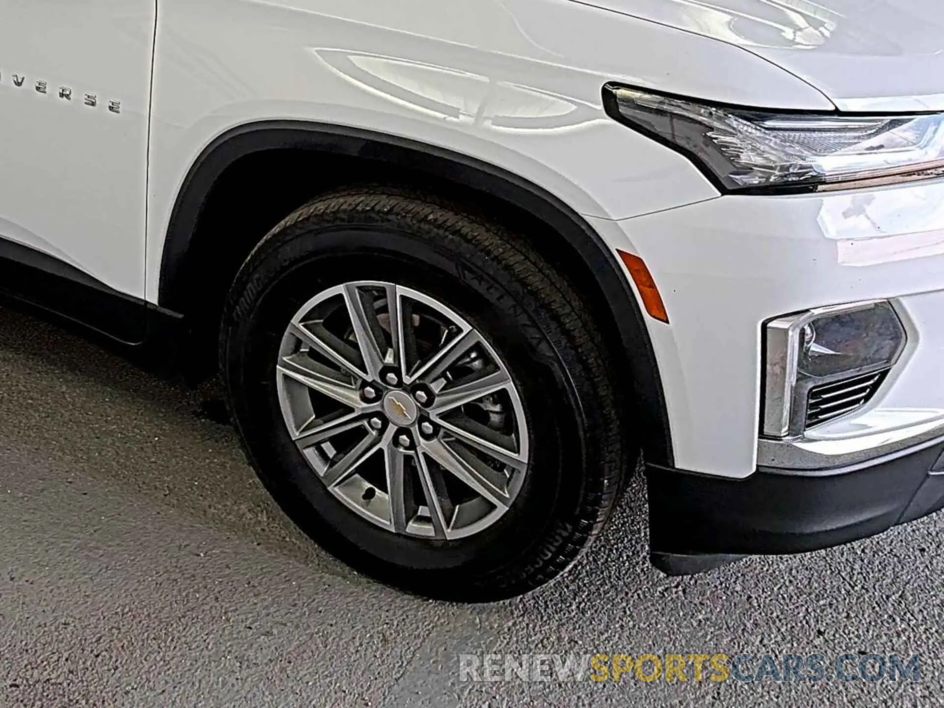 10 Photograph of a damaged car 1GNERGKW1NJ150939 CHEVROLET TRAVERSE 2022