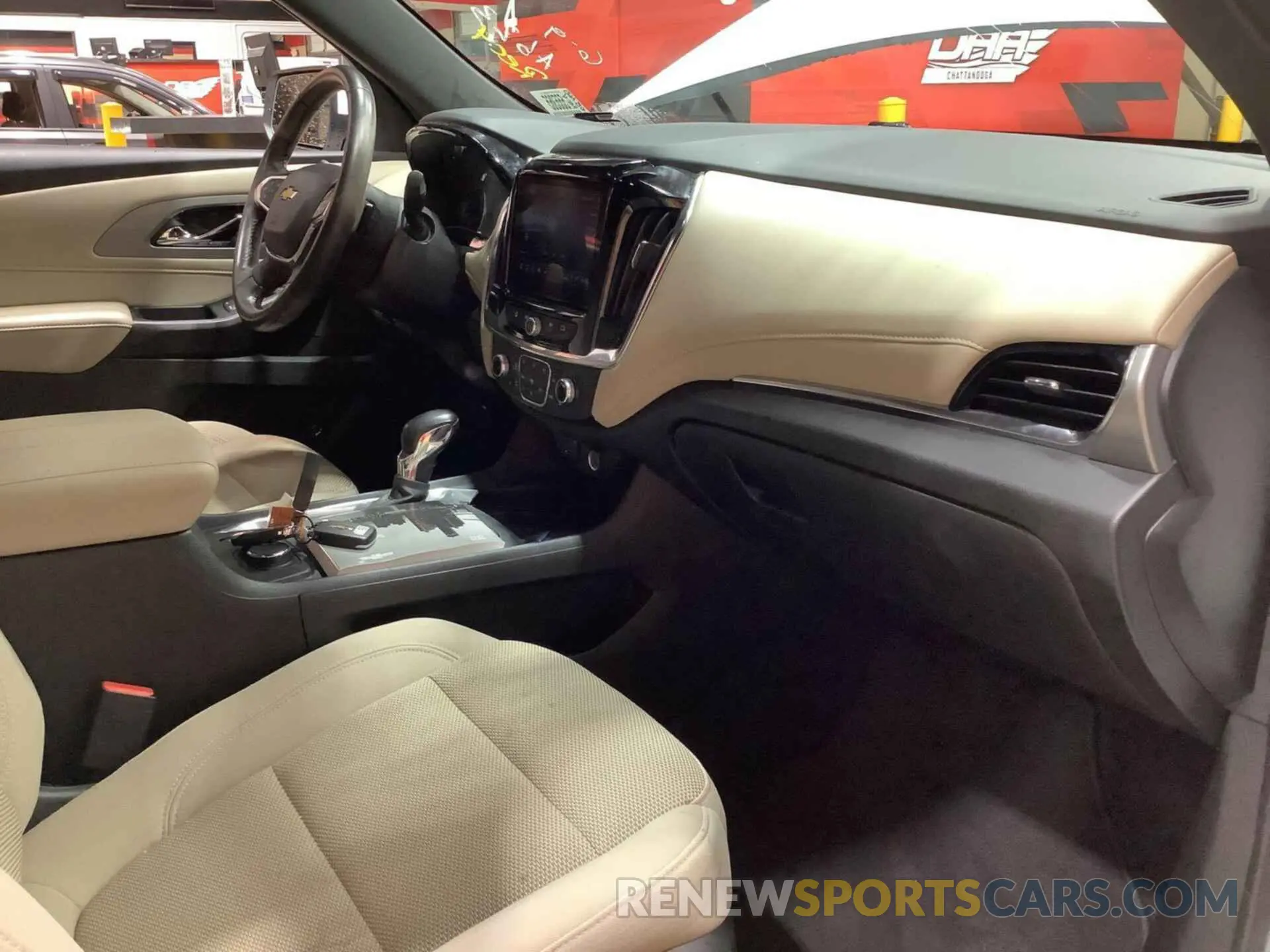 8 Photograph of a damaged car 1GNERGKW1NJ150939 CHEVROLET TRAVERSE 2022
