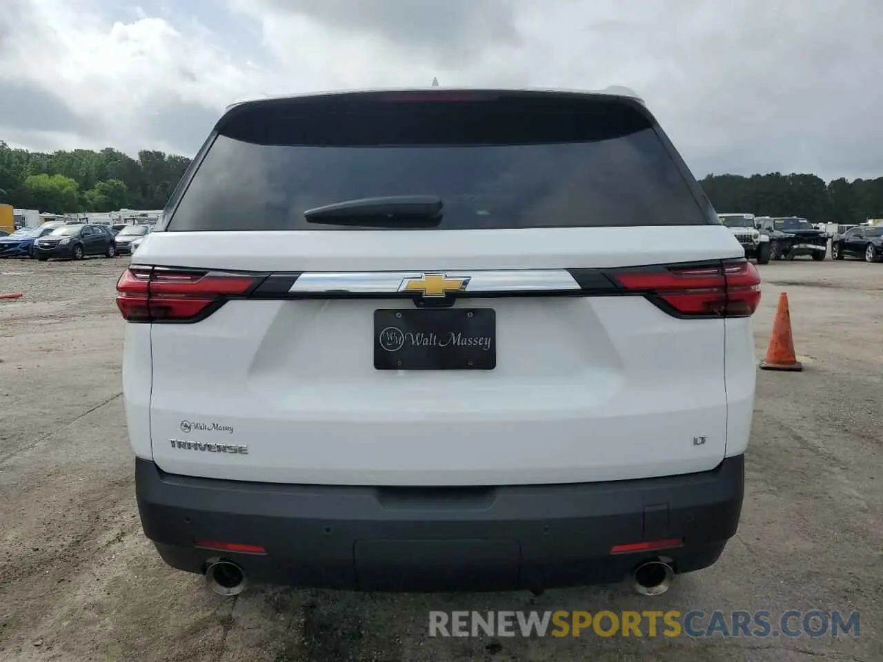 6 Photograph of a damaged car 1GNERGKW1NJ188428 CHEVROLET TRAVERSE 2022