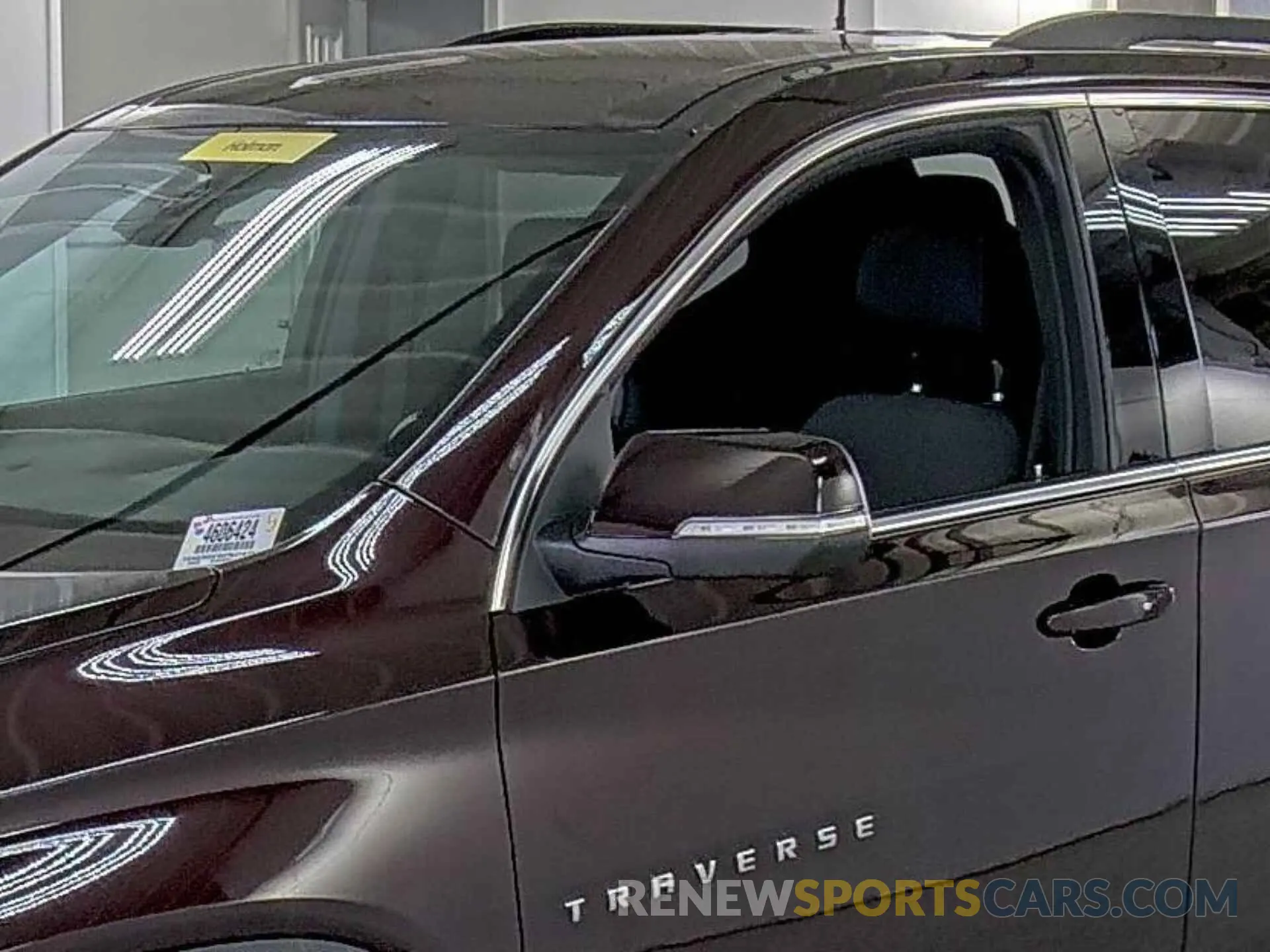 18 Photograph of a damaged car 1GNERGKW2NJ141618 CHEVROLET TRAVERSE 2022