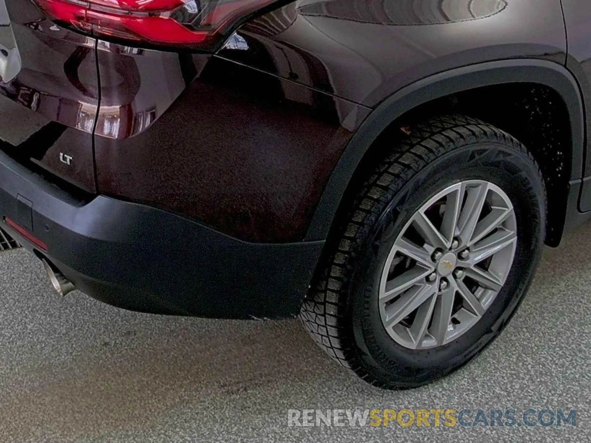 28 Photograph of a damaged car 1GNERGKW2NJ141618 CHEVROLET TRAVERSE 2022