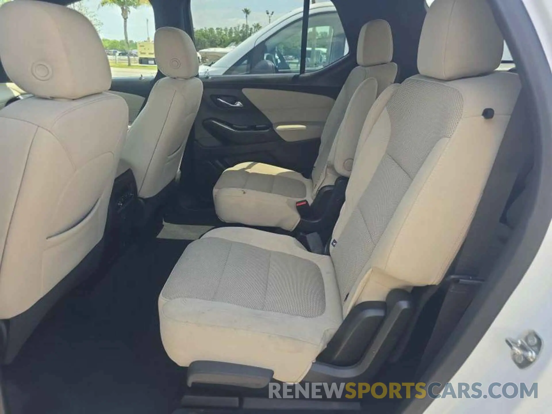 2 Photograph of a damaged car 1GNERGKW2NJ168866 CHEVROLET TRAVERSE 2022