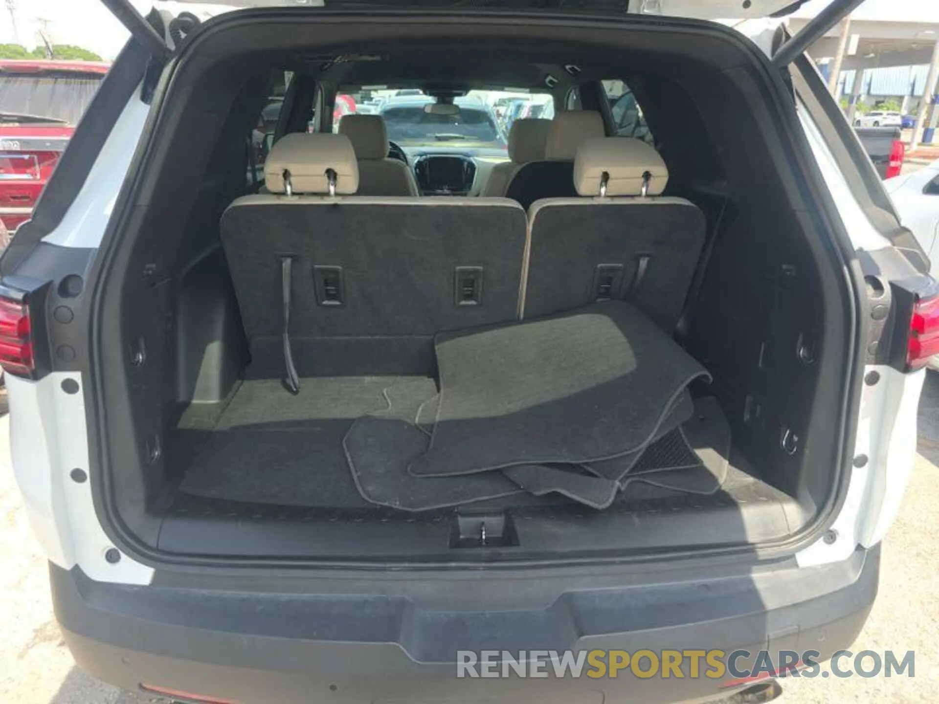 6 Photograph of a damaged car 1GNERGKW2NJ168866 CHEVROLET TRAVERSE 2022