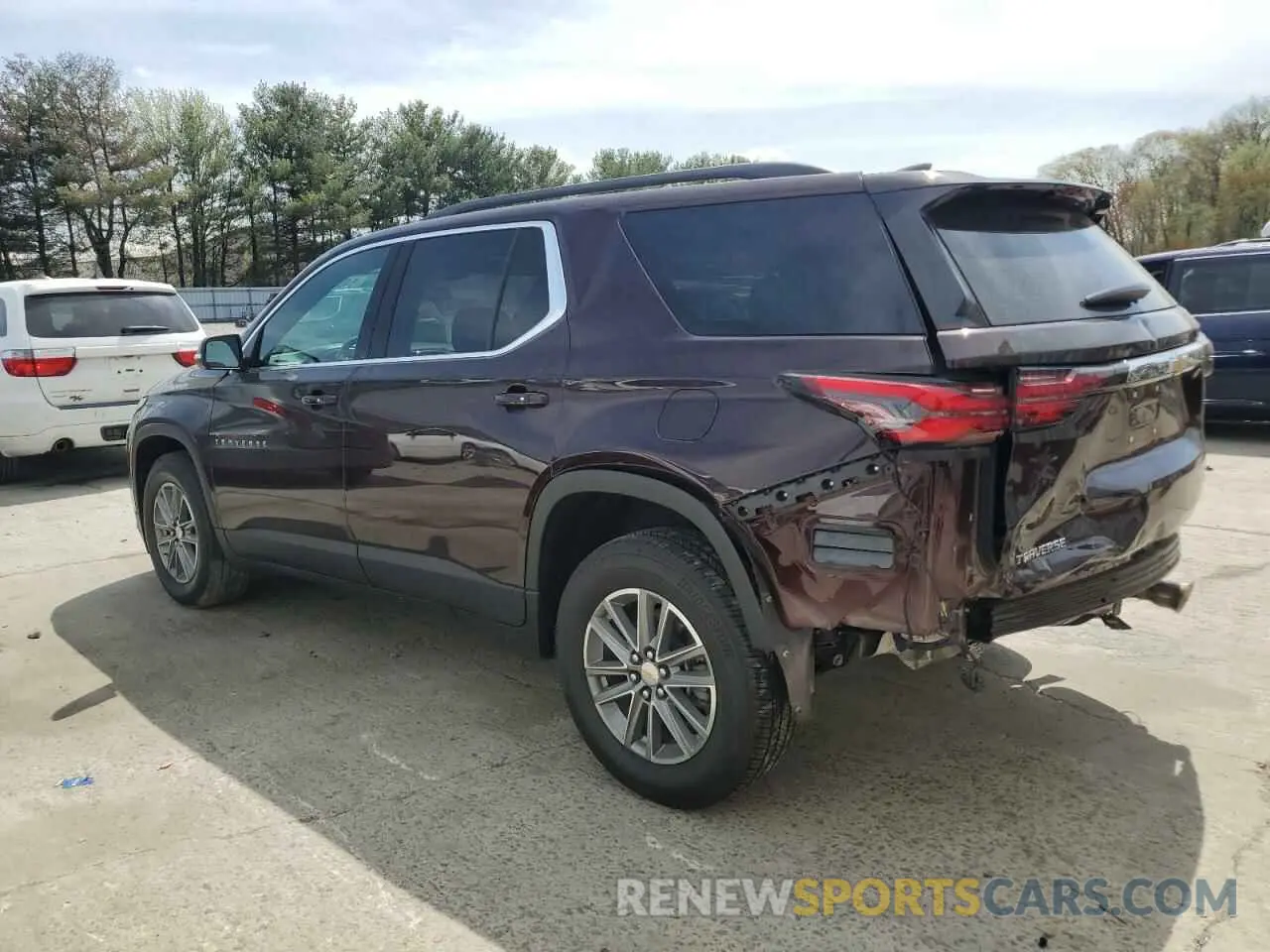 2 Photograph of a damaged car 1GNERGKW2NJ189877 CHEVROLET TRAVERSE 2022
