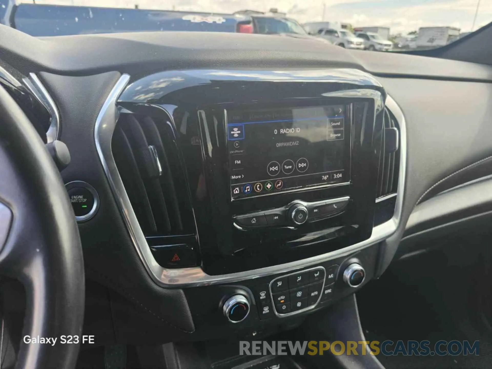 18 Photograph of a damaged car 1GNERGKW3NJ152241 CHEVROLET TRAVERSE 2022