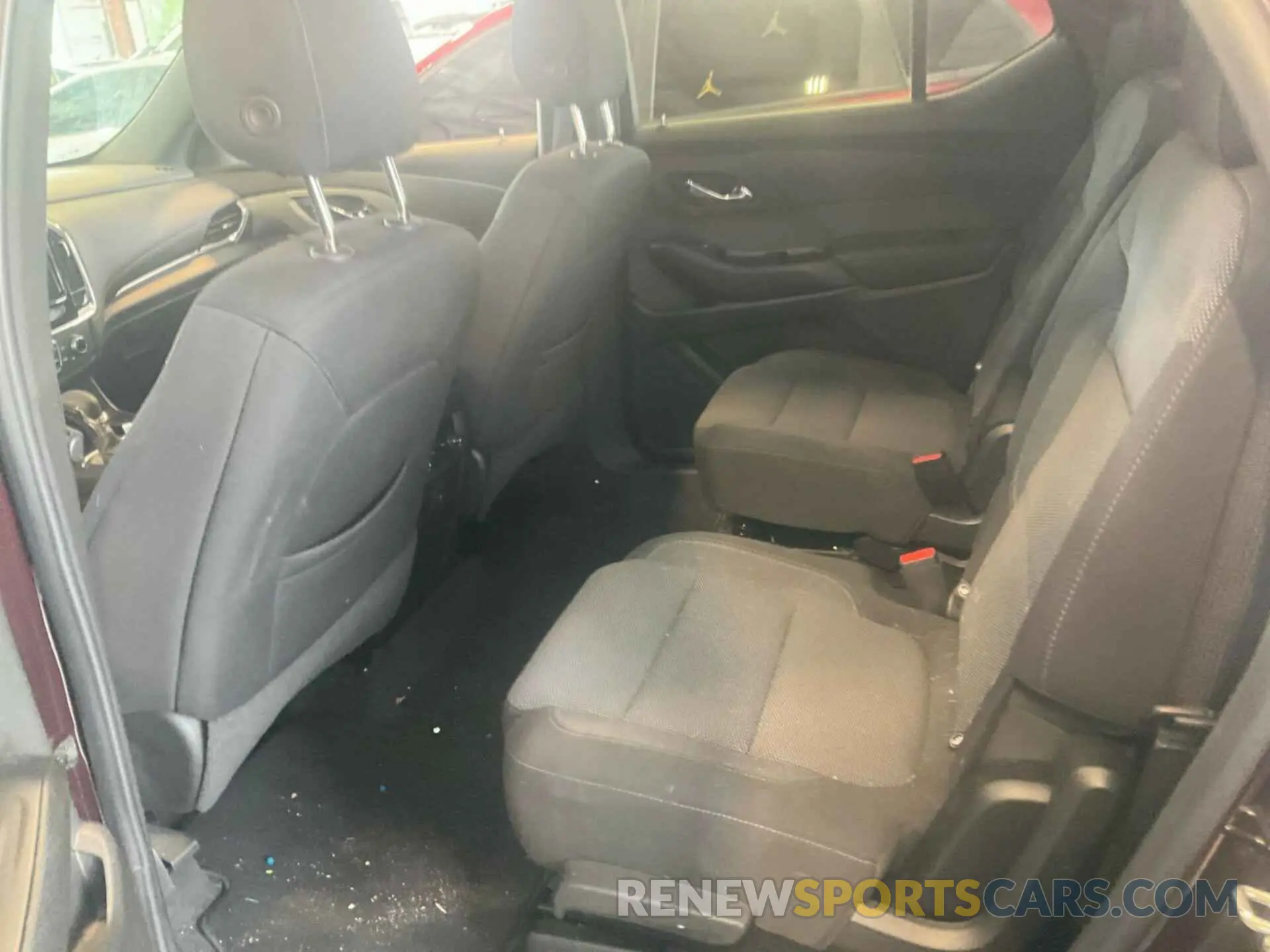 2 Photograph of a damaged car 1GNERGKW3NJ173168 CHEVROLET TRAVERSE 2022