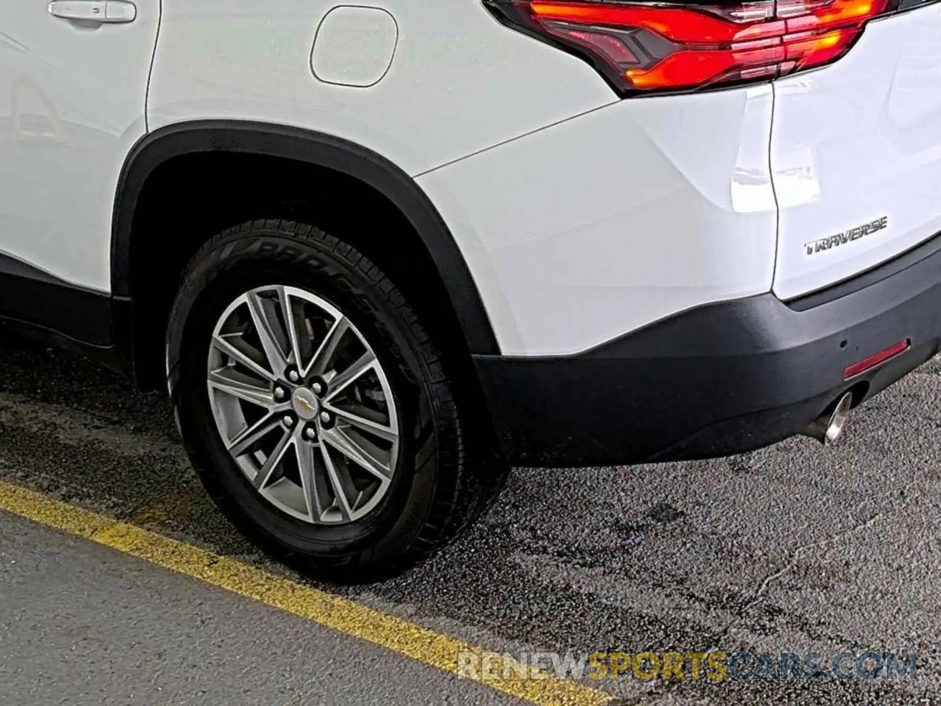 11 Photograph of a damaged car 1GNERGKW5NJ150961 CHEVROLET TRAVERSE 2022