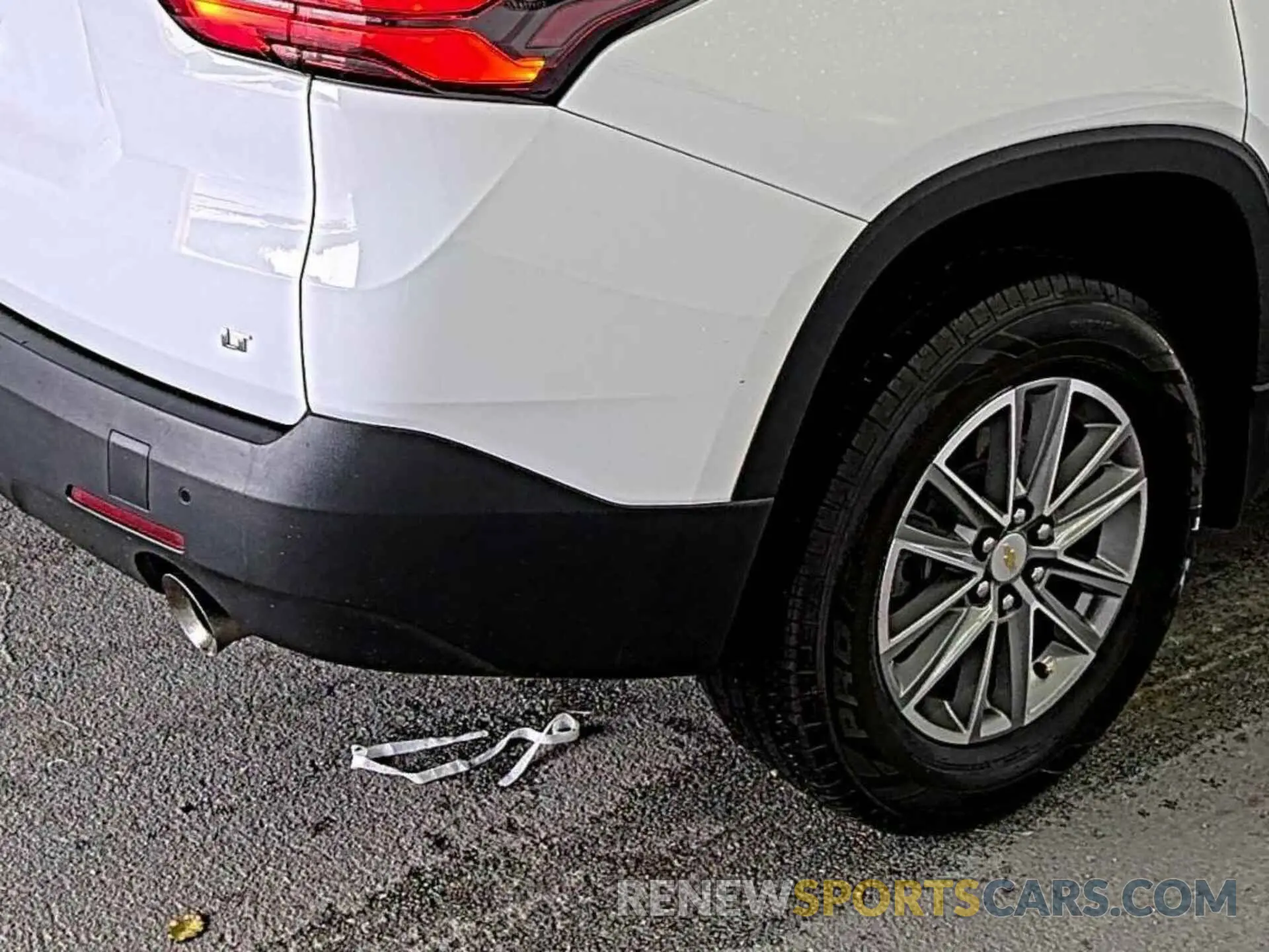33 Photograph of a damaged car 1GNERGKW5NJ150961 CHEVROLET TRAVERSE 2022