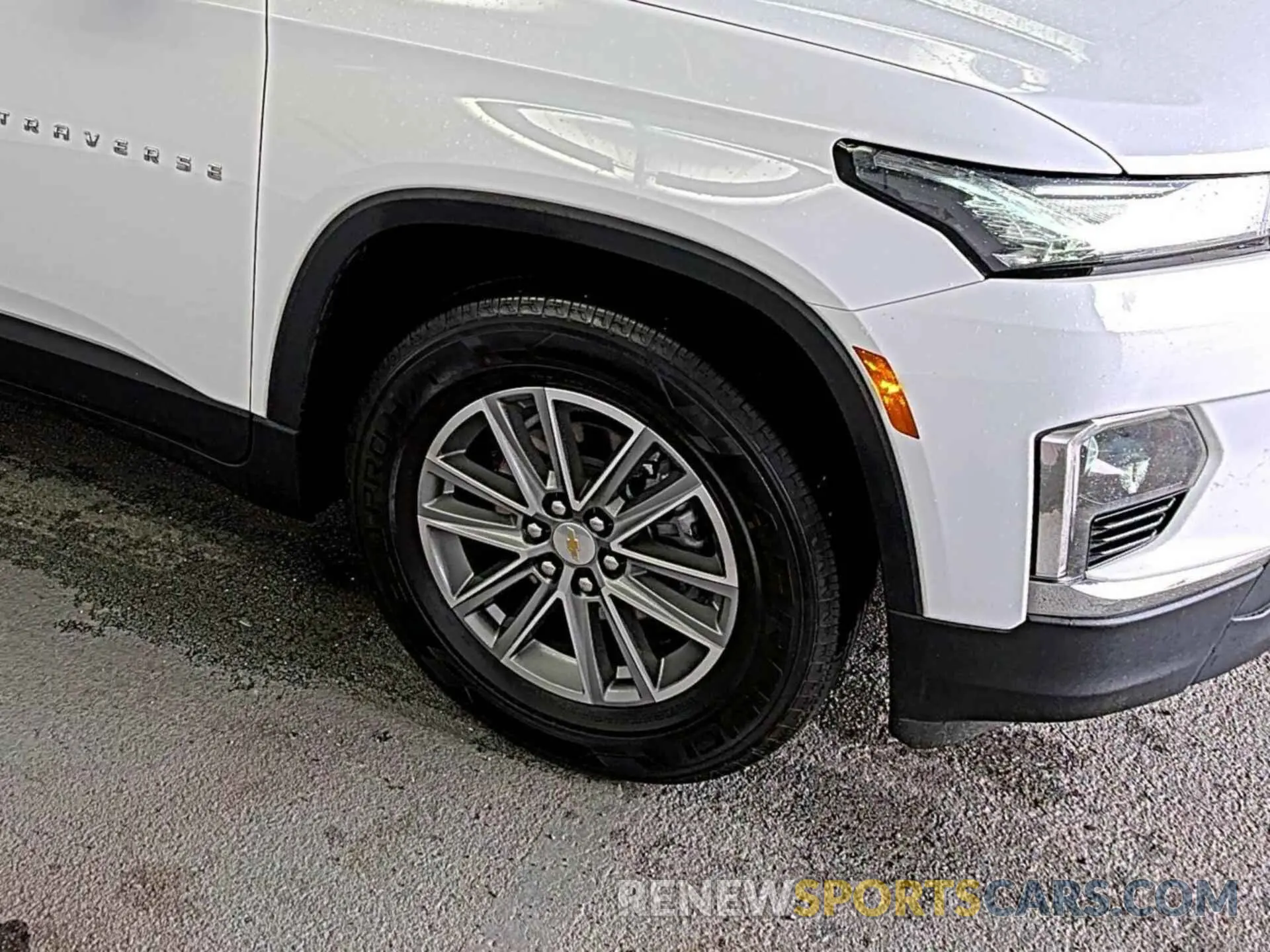 6 Photograph of a damaged car 1GNERGKW5NJ150961 CHEVROLET TRAVERSE 2022