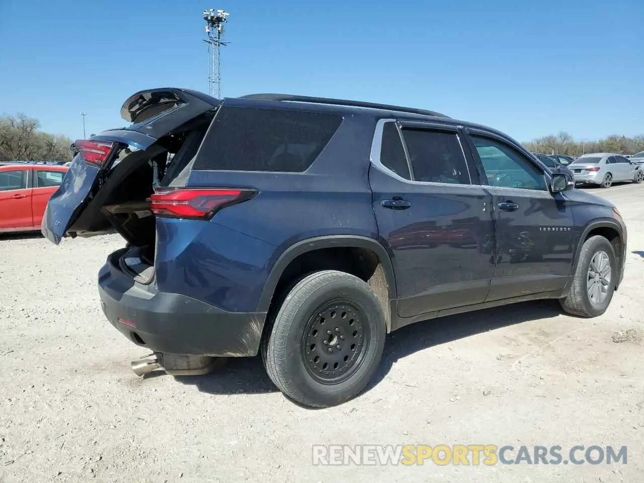 3 Фотография поврежденного автомобиля 1GNERGKW5NJ183667 CHEVROLET TRAVERSE 2022