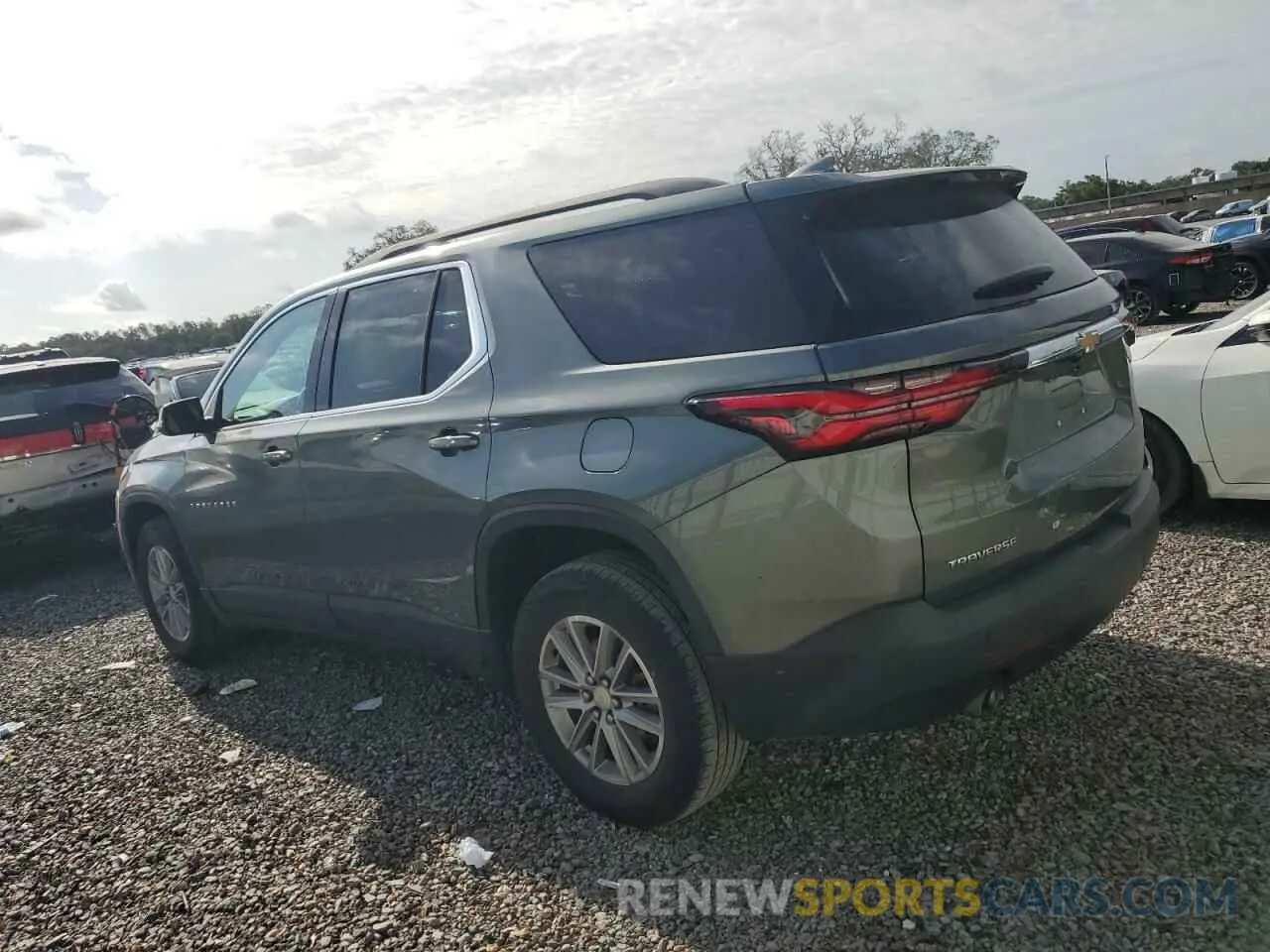 2 Photograph of a damaged car 1GNERGKW6NJ121775 CHEVROLET TRAVERSE 2022
