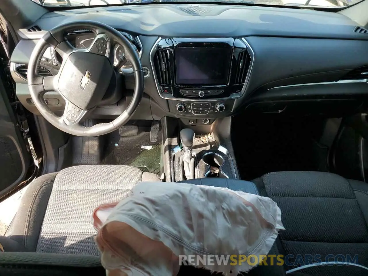8 Photograph of a damaged car 1GNERGKW6NJ140682 CHEVROLET TRAVERSE 2022