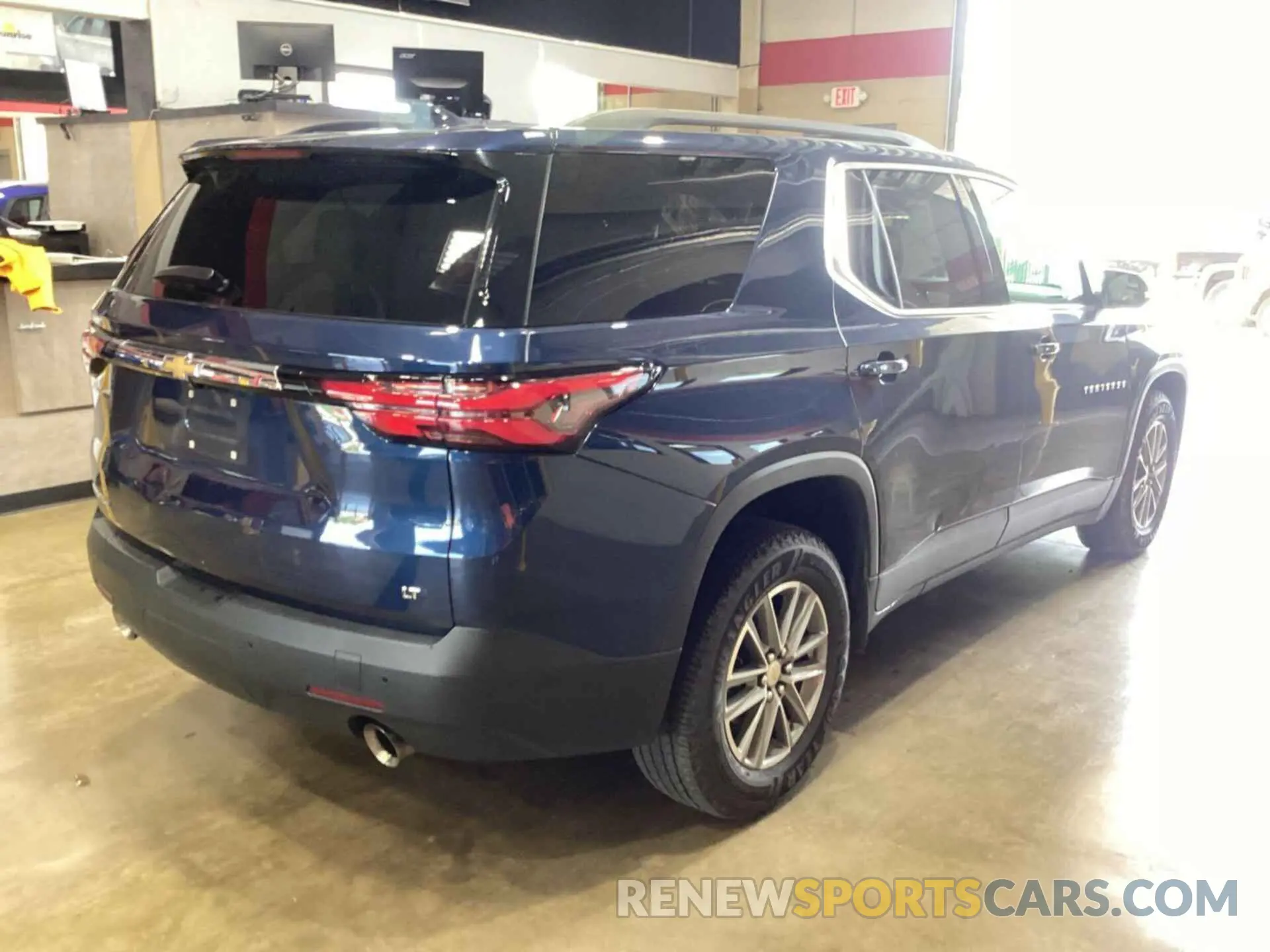 2 Photograph of a damaged car 1GNERGKW6NJ188540 CHEVROLET TRAVERSE 2022
