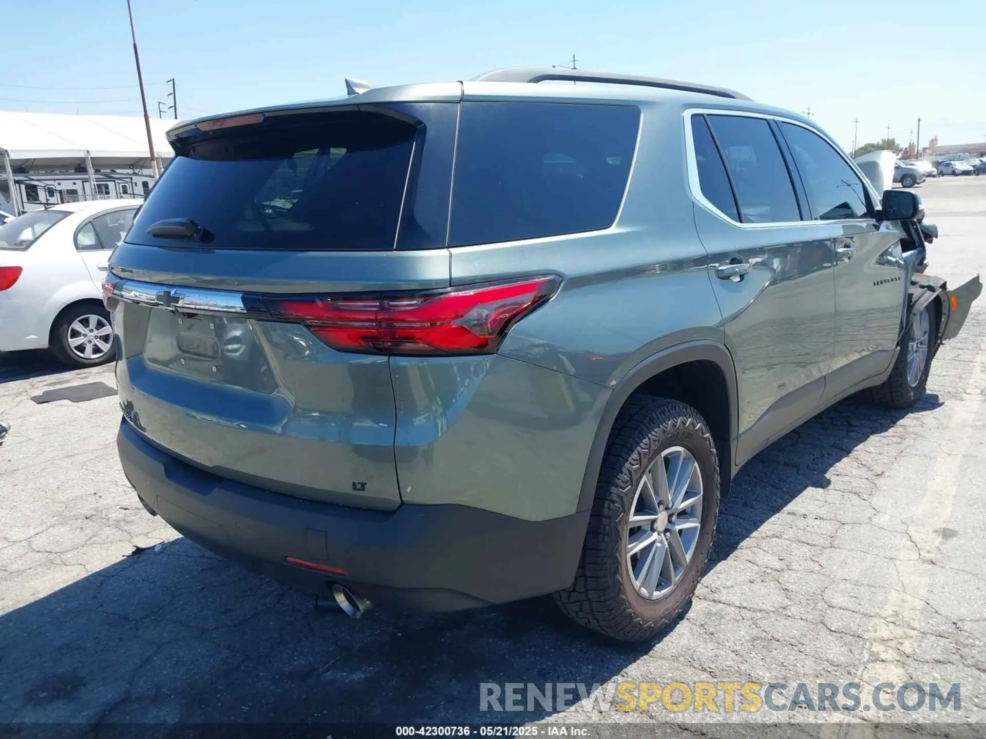 4 Photograph of a damaged car 1GNERGKW7NJ118951 CHEVROLET TRAVERSE 2022