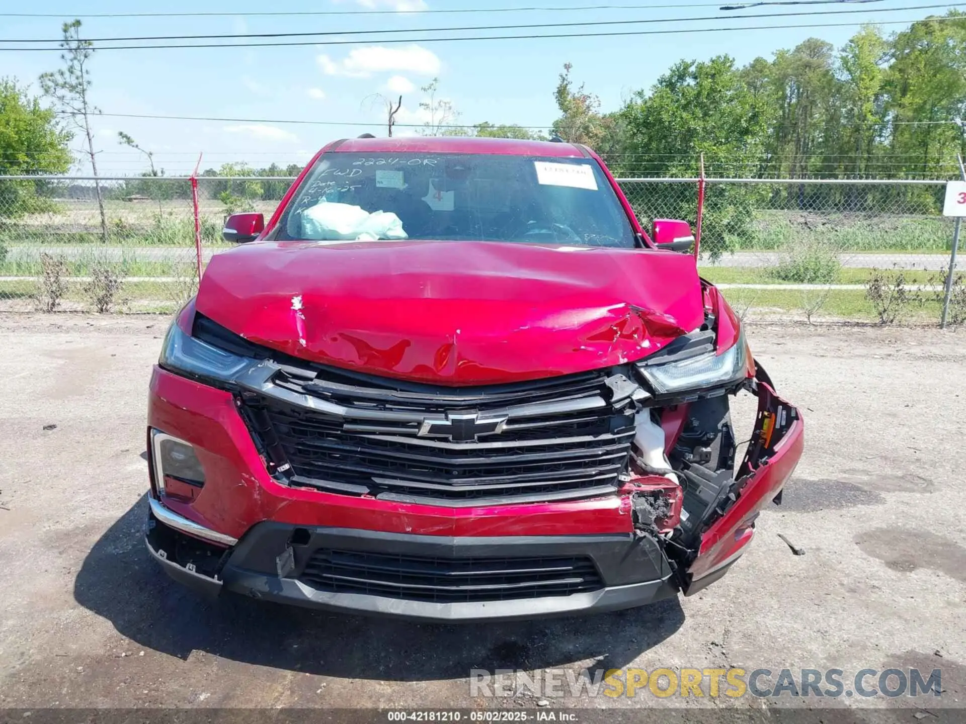 12 Photograph of a damaged car 1GNERGKW7NJ154137 CHEVROLET TRAVERSE 2022