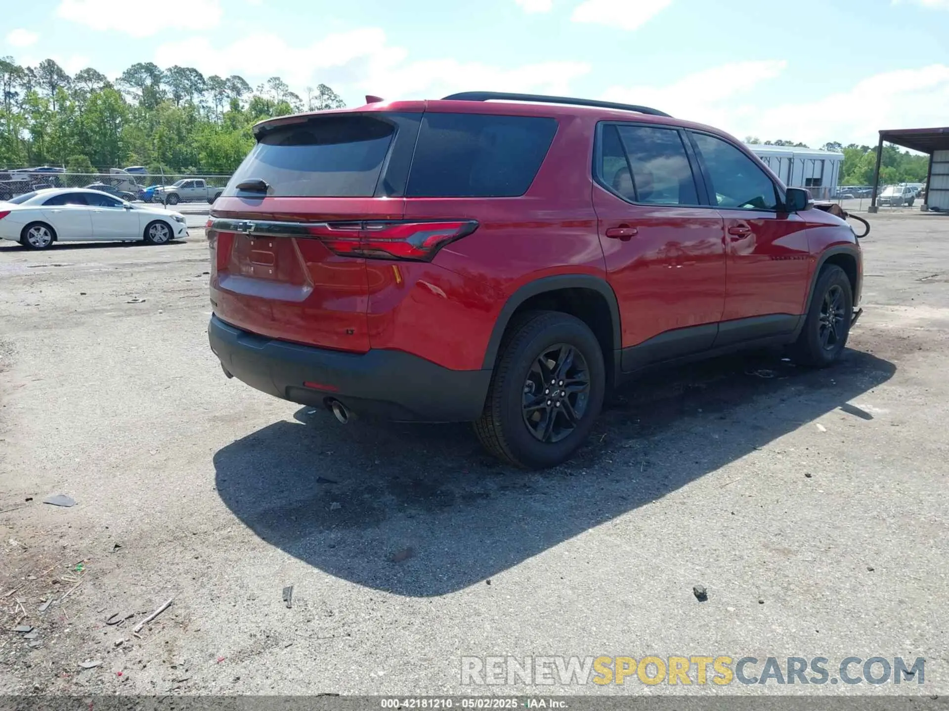 4 Photograph of a damaged car 1GNERGKW7NJ154137 CHEVROLET TRAVERSE 2022