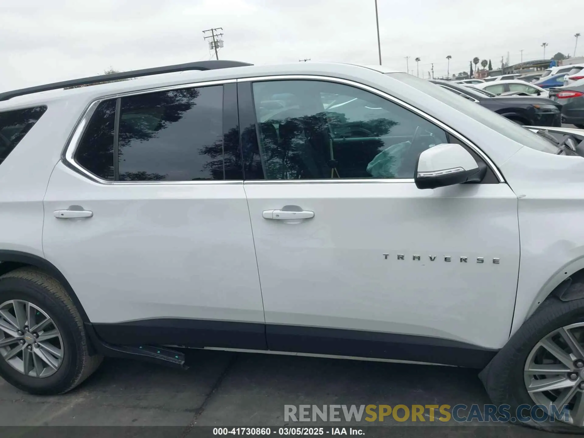 14 Photograph of a damaged car 1GNERGKW8NJ138562 CHEVROLET TRAVERSE 2022