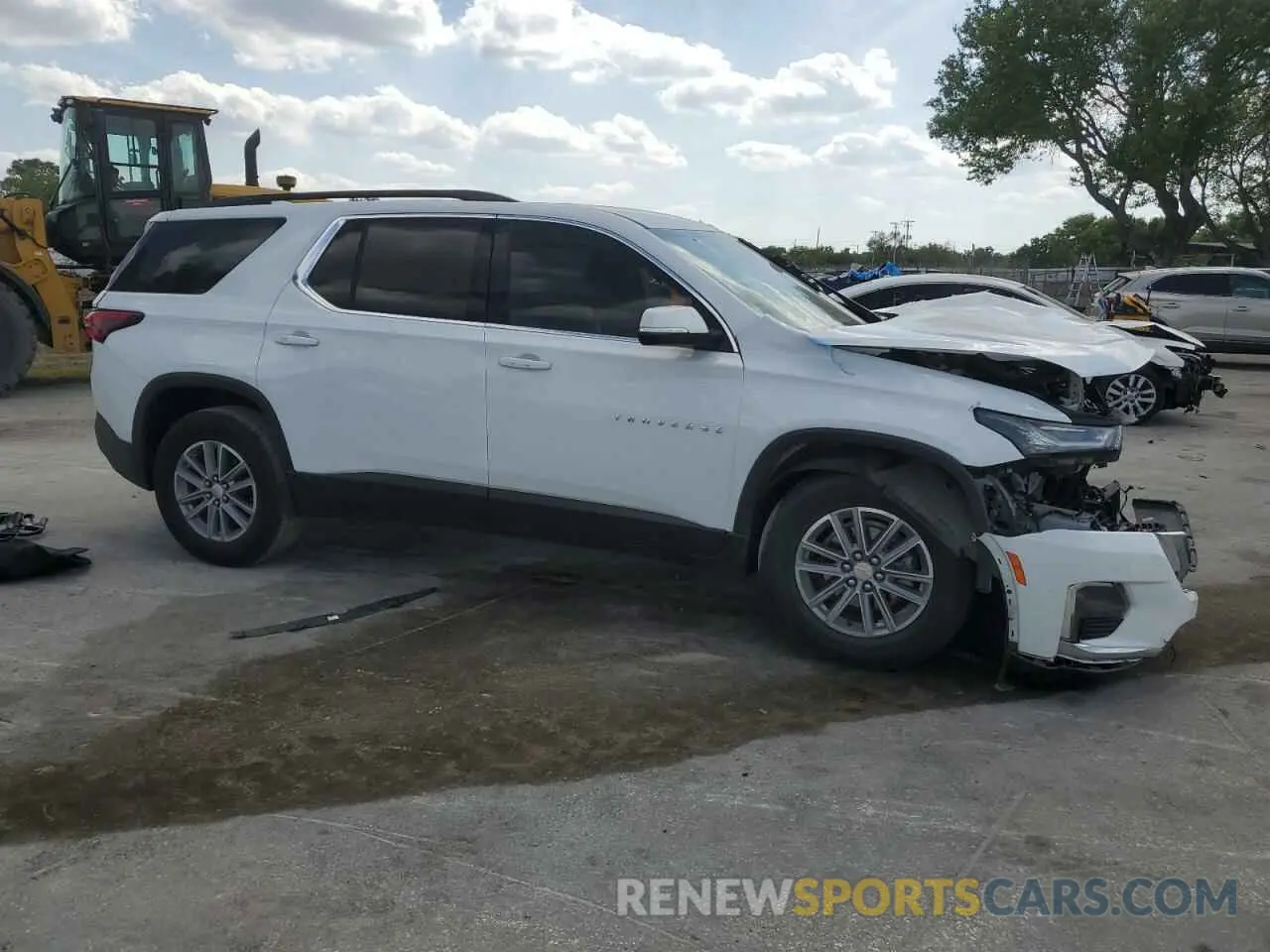 4 Photograph of a damaged car 1GNERGKW9NJ125738 CHEVROLET TRAVERSE 2022