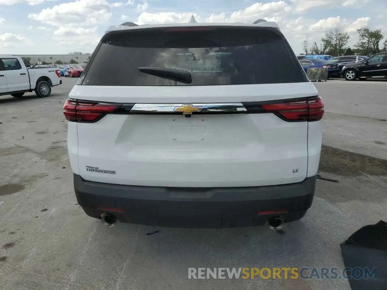 6 Photograph of a damaged car 1GNERGKW9NJ125738 CHEVROLET TRAVERSE 2022