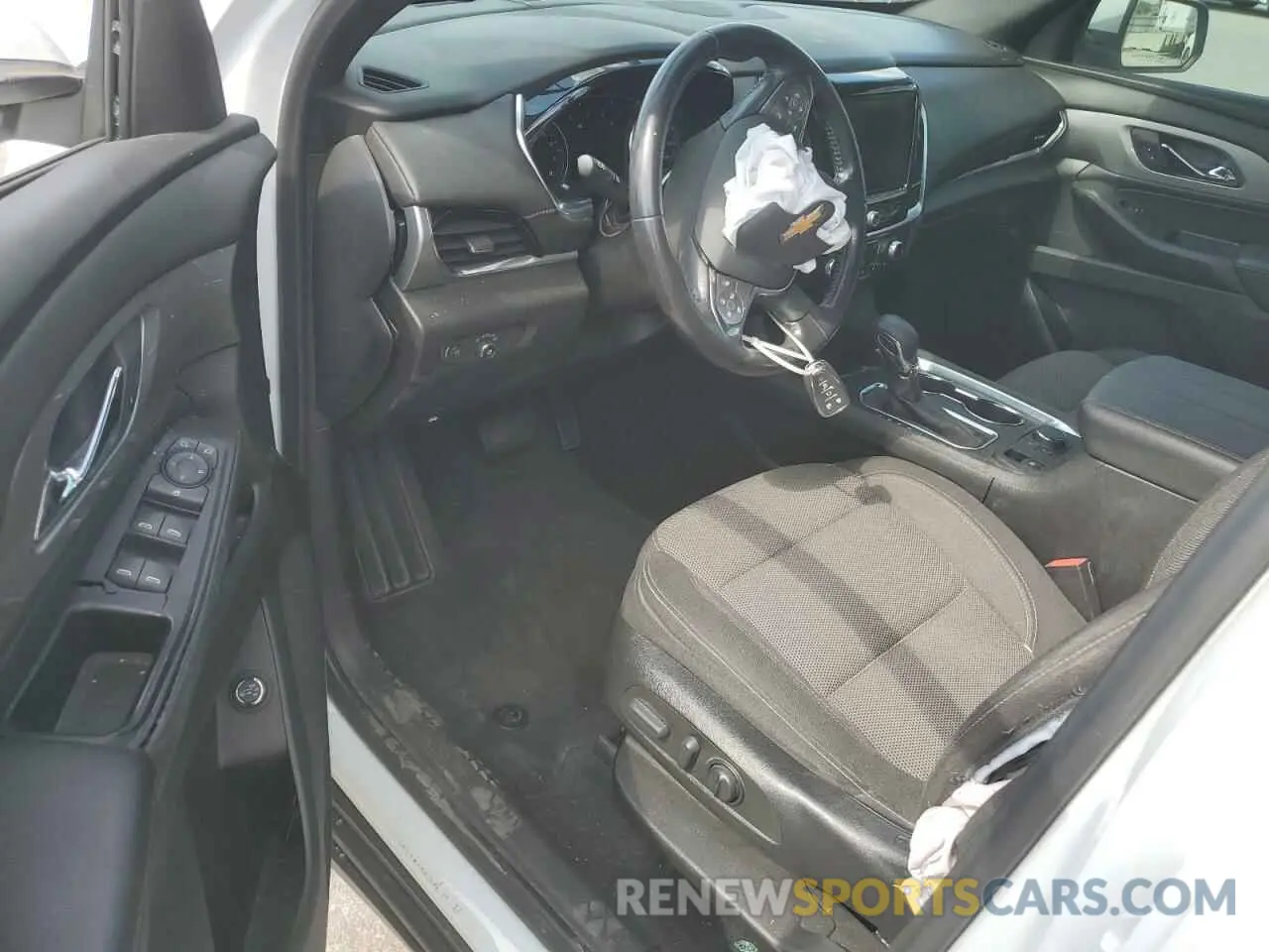 8 Photograph of a damaged car 1GNERGKW9NJ125738 CHEVROLET TRAVERSE 2022
