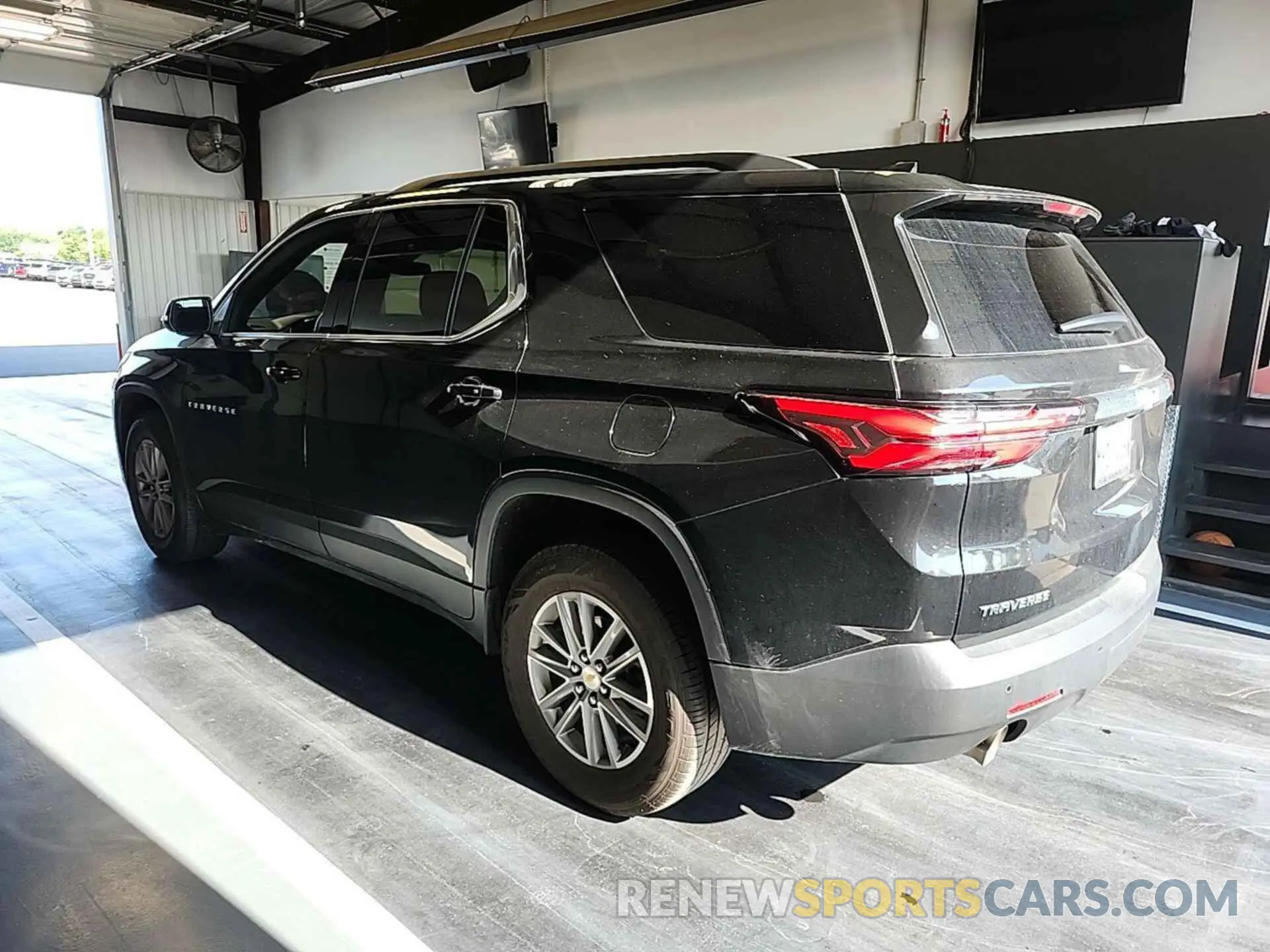 15 Photograph of a damaged car 1GNERGKW9NJ150624 CHEVROLET TRAVERSE 2022