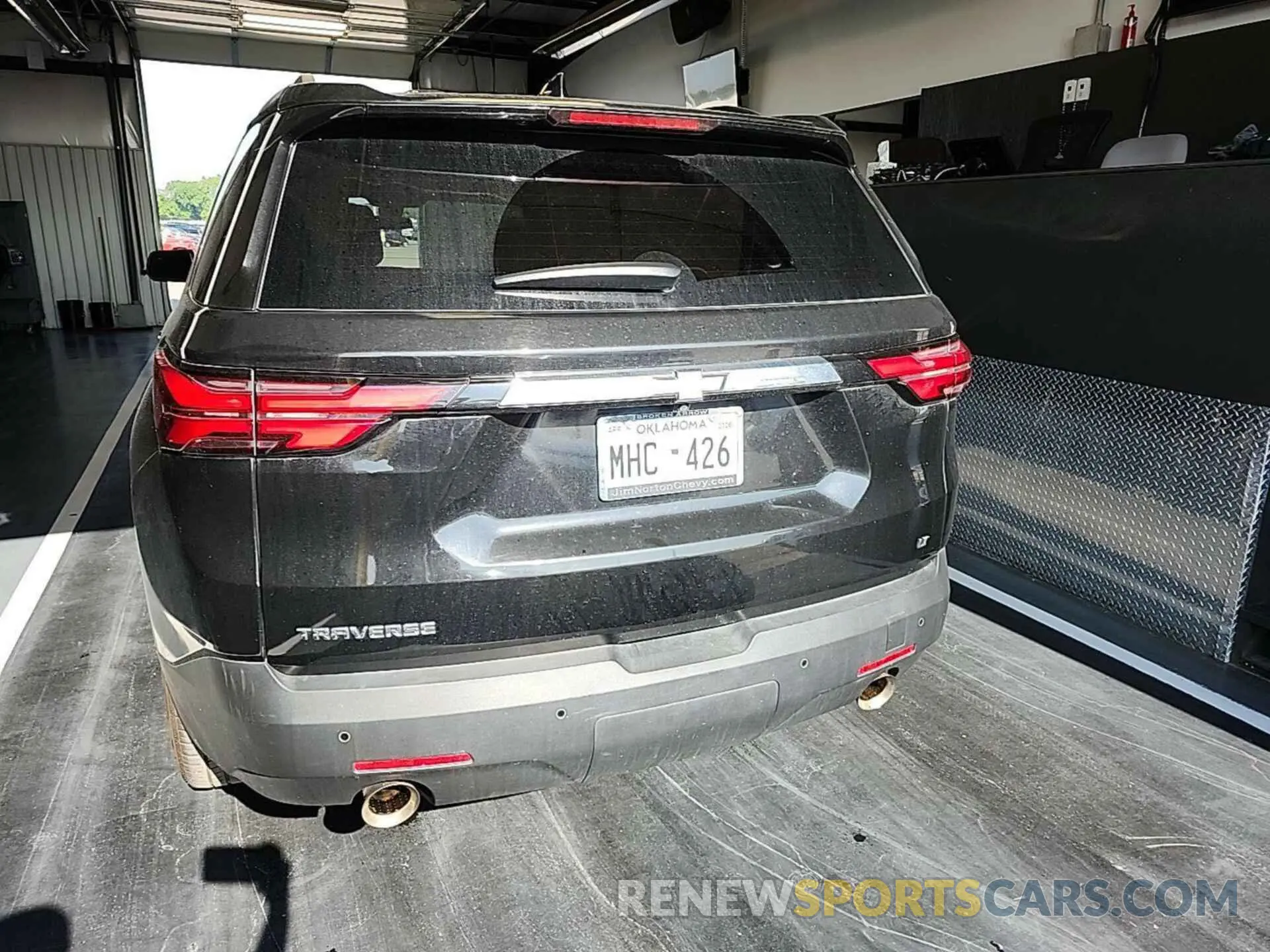 4 Photograph of a damaged car 1GNERGKW9NJ150624 CHEVROLET TRAVERSE 2022