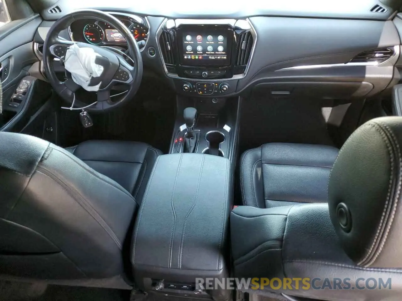 8 Photograph of a damaged car 1GNERGKWXNJ103764 CHEVROLET TRAVERSE 2022