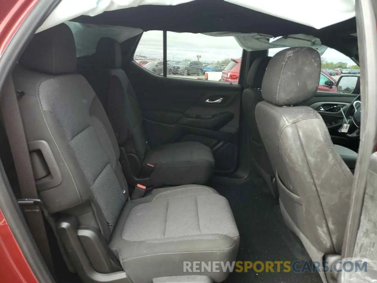 11 Photograph of a damaged car 1GNERGKWXNJ105353 CHEVROLET TRAVERSE 2022