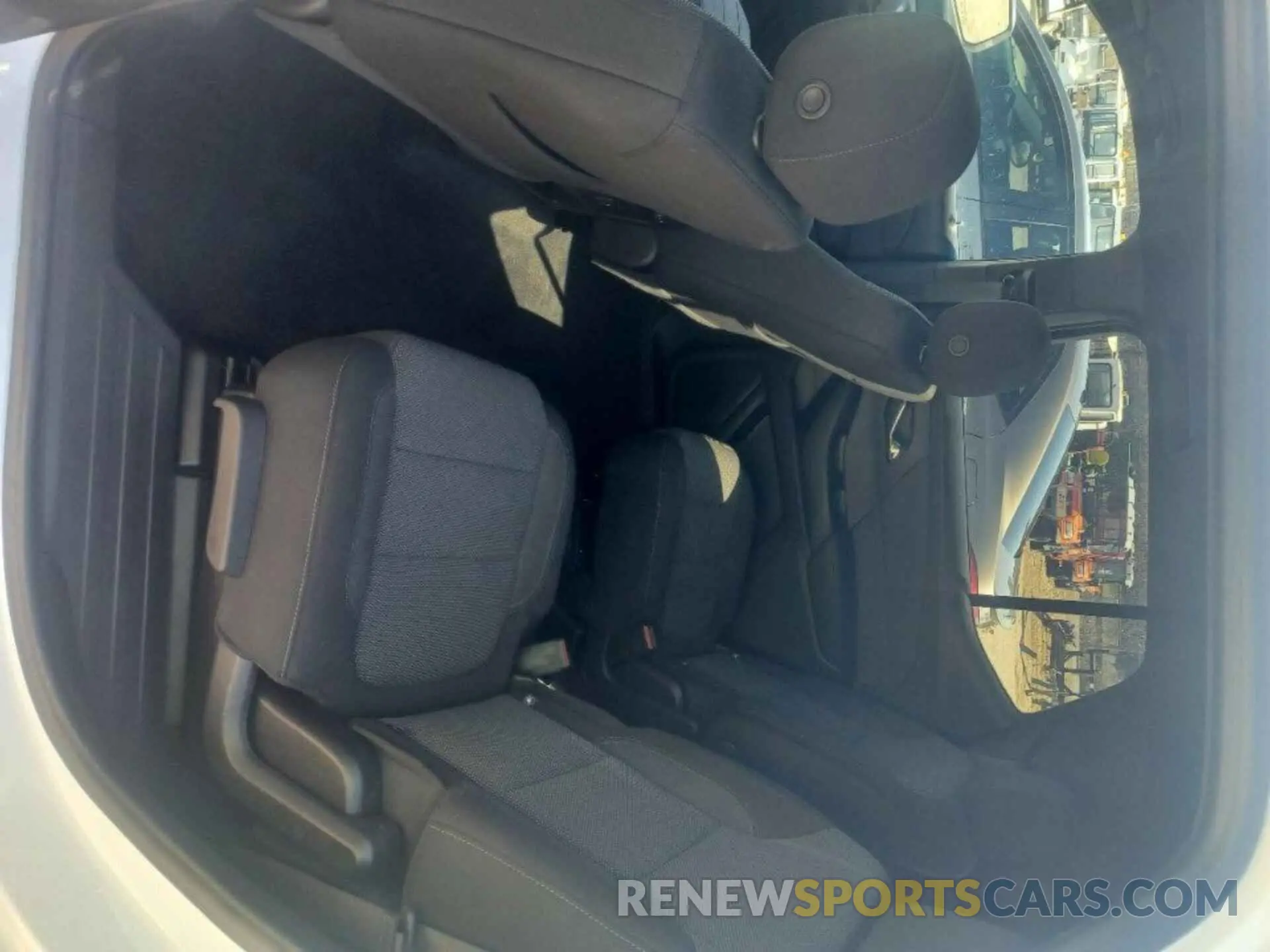 10 Photograph of a damaged car 1GNERGKWXNJ157677 CHEVROLET TRAVERSE 2022
