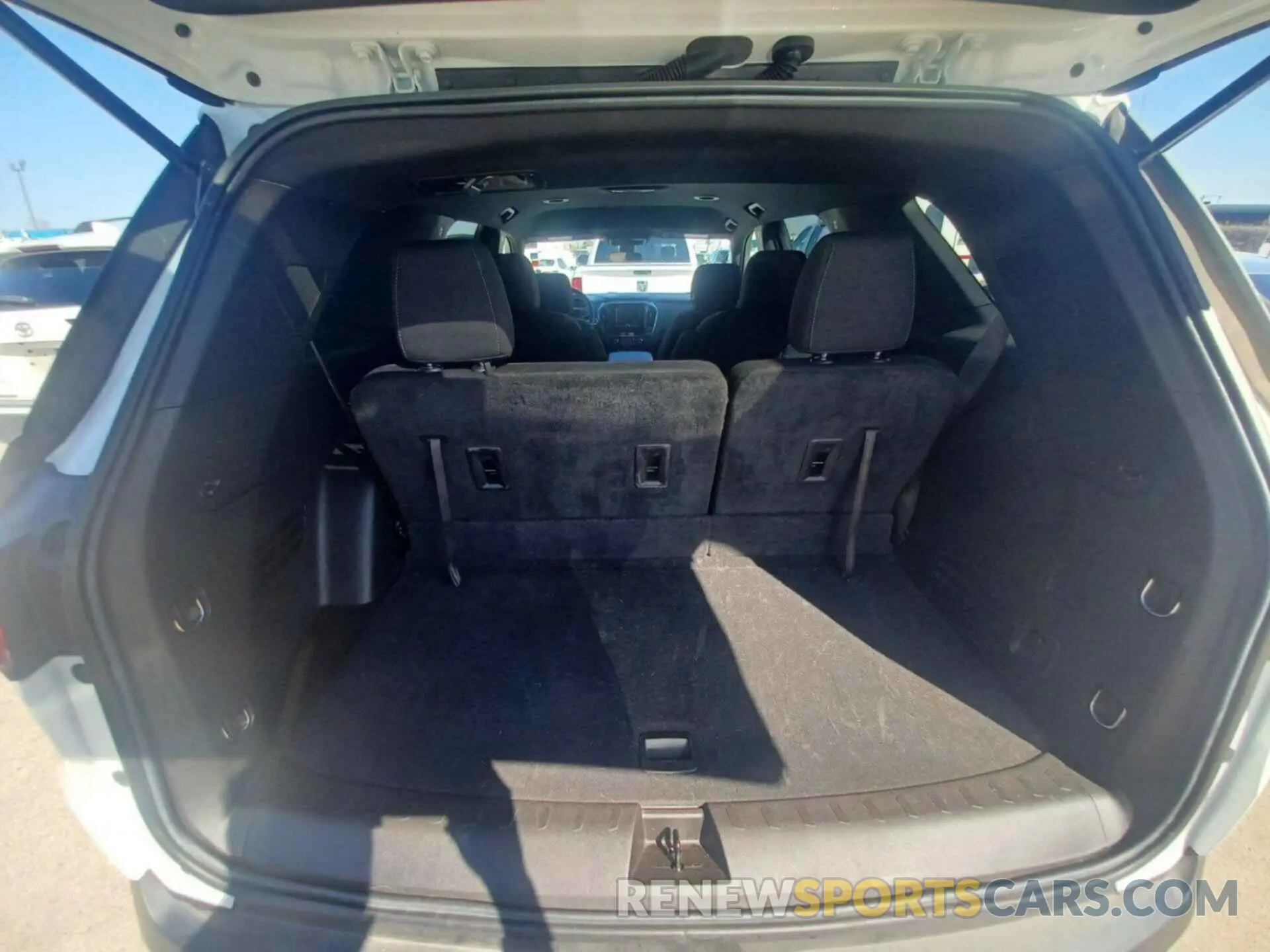 26 Photograph of a damaged car 1GNERGKWXNJ157677 CHEVROLET TRAVERSE 2022