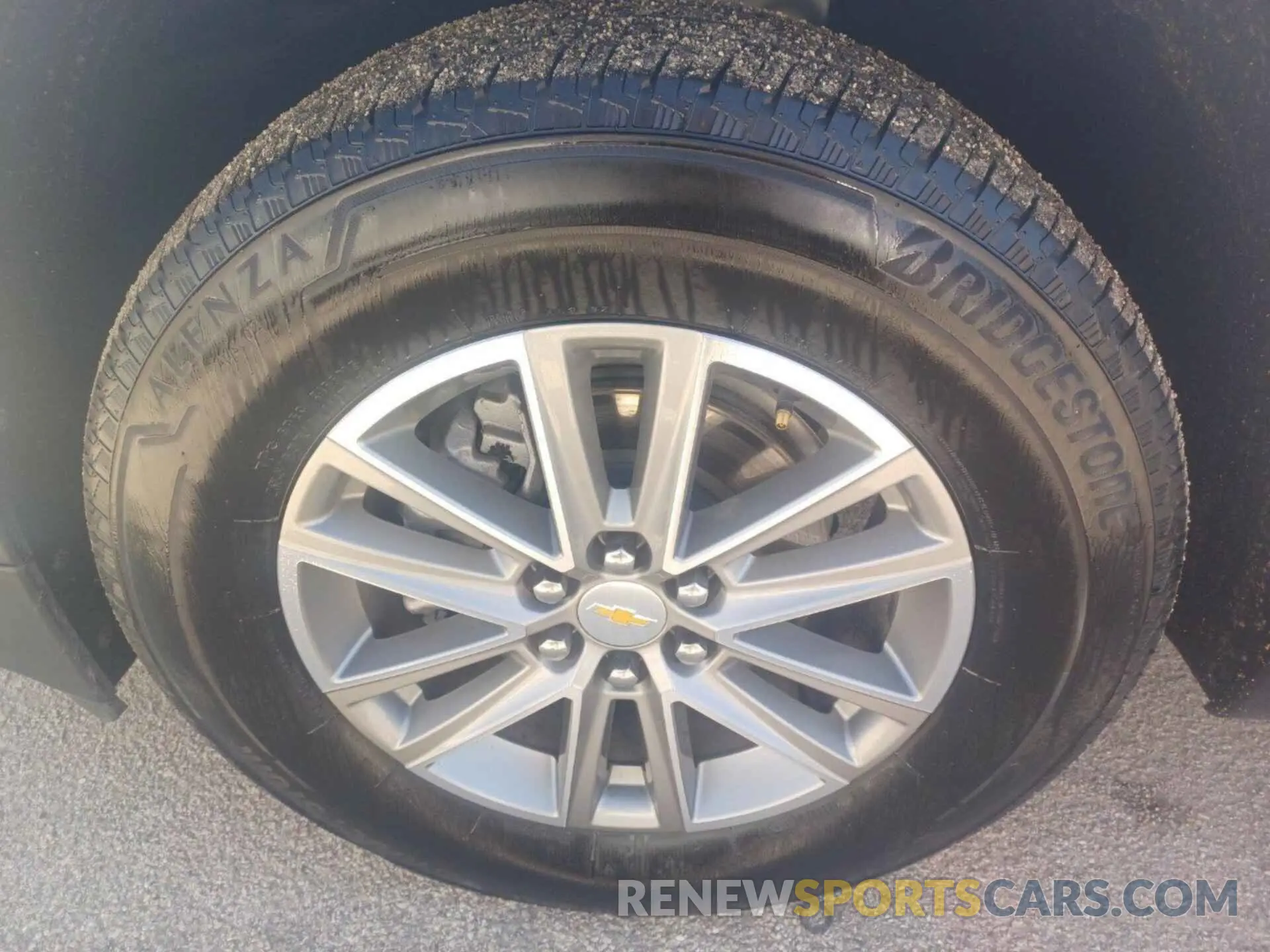 27 Photograph of a damaged car 1GNERGKWXNJ157677 CHEVROLET TRAVERSE 2022