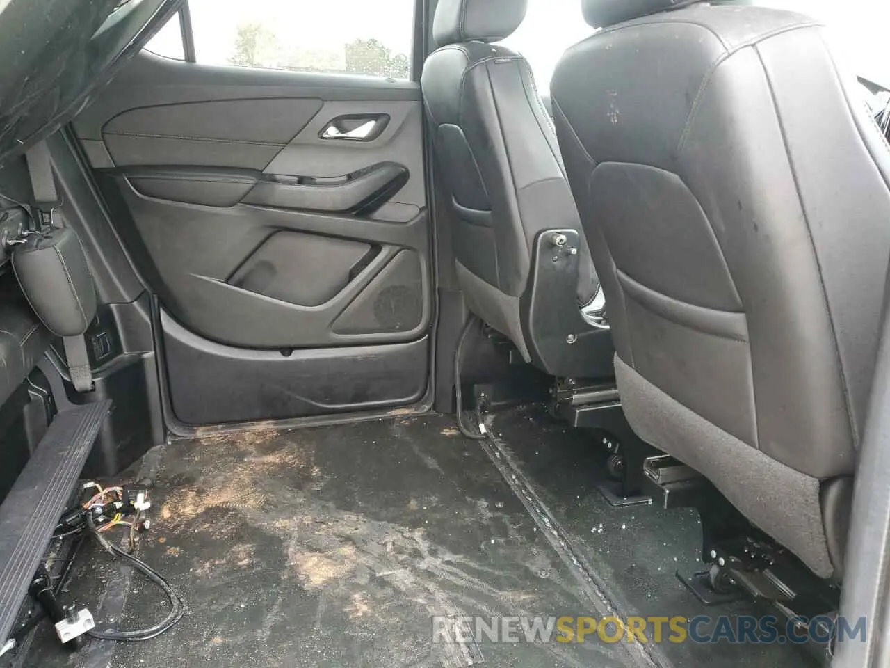 11 Photograph of a damaged car 1GNERHKW1NJ112214 CHEVROLET TRAVERSE 2022