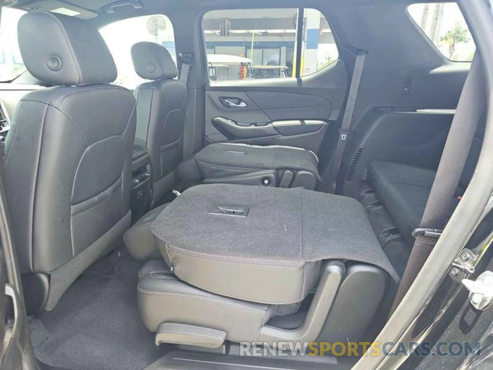 6 Photograph of a damaged car 1GNERHKW1NJ153829 CHEVROLET TRAVERSE 2022