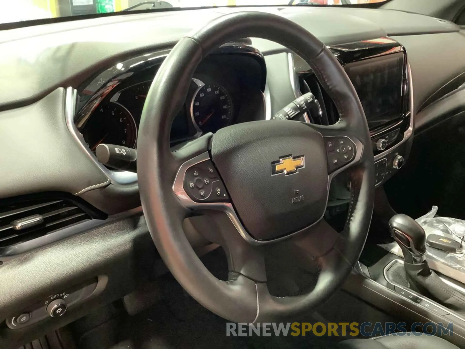 13 Photograph of a damaged car 1GNERHKW3NJ142590 CHEVROLET TRAVERSE 2022