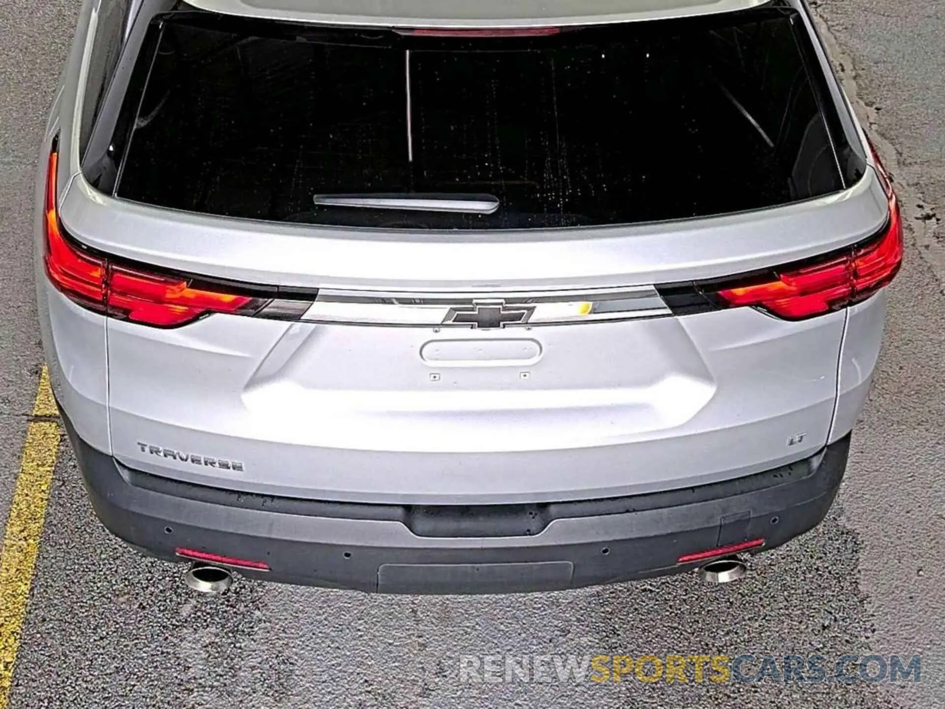 2 Photograph of a damaged car 1GNERHKW3NJ142590 CHEVROLET TRAVERSE 2022