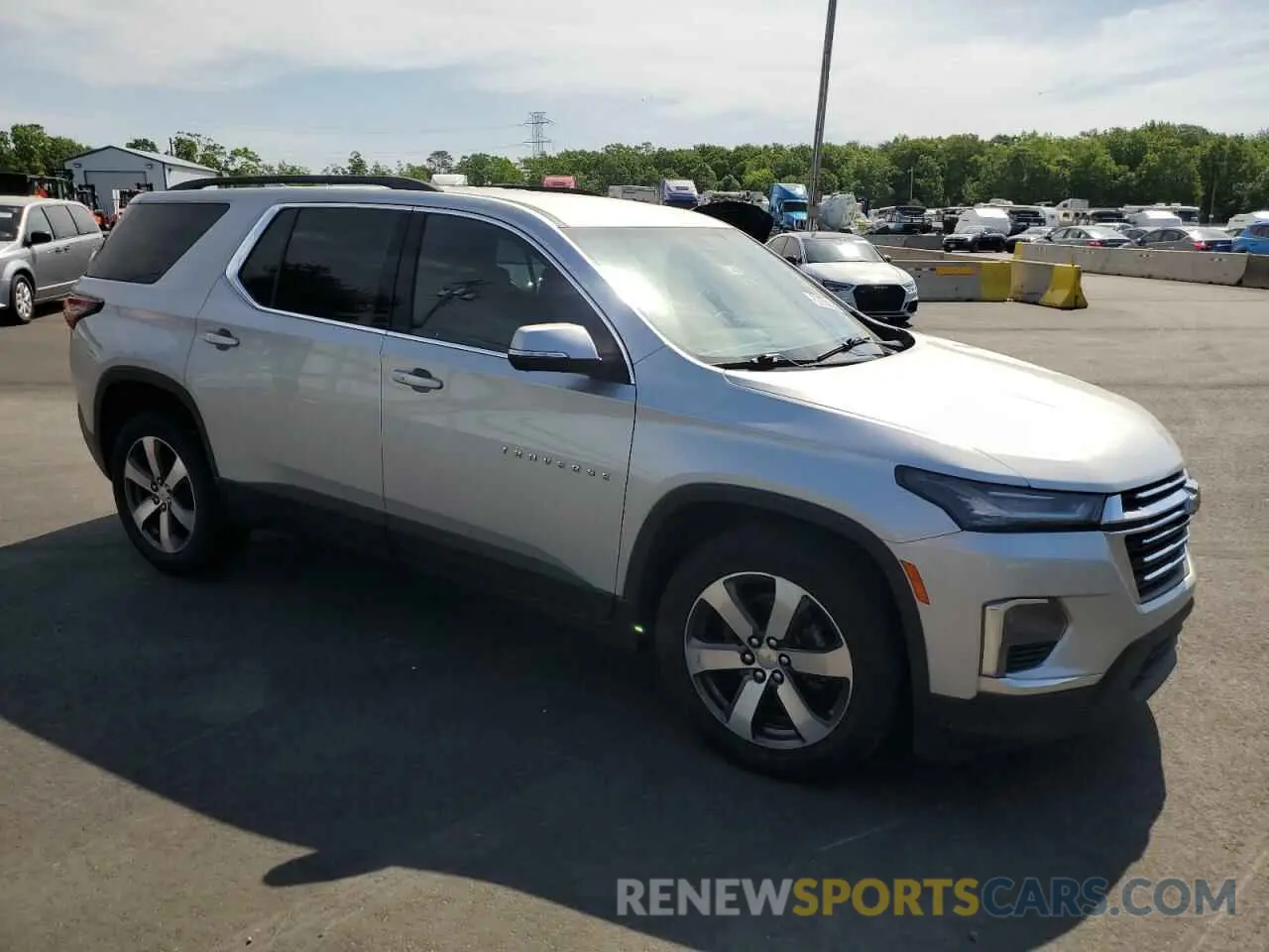 4 Photograph of a damaged car 1GNERHKW4NJ127564 CHEVROLET TRAVERSE 2022