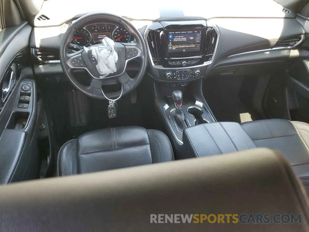 8 Photograph of a damaged car 1GNERJKW2NJ154401 CHEVROLET TRAVERSE 2022